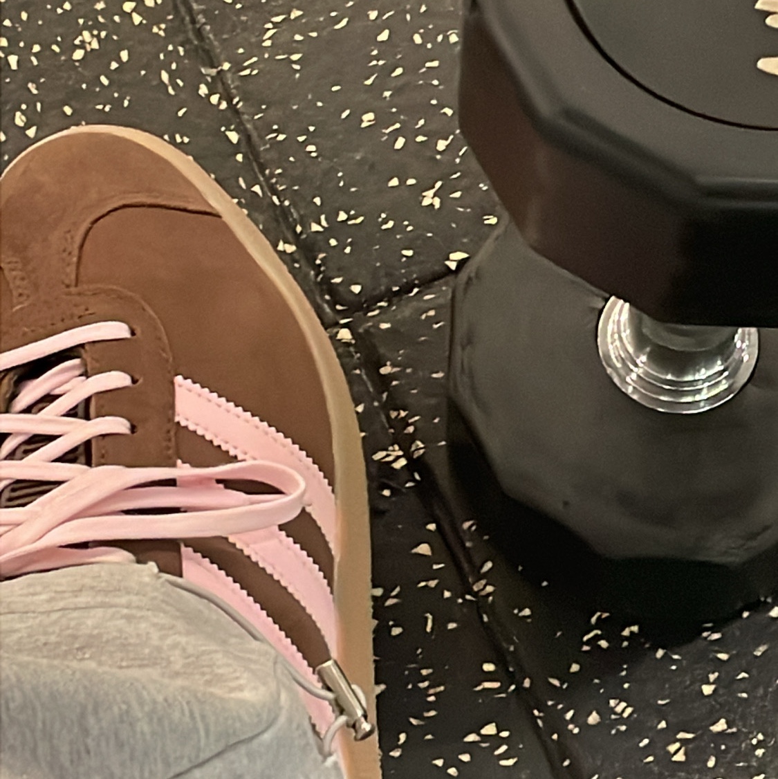 Adidas Gazelle Auburn Clear Pink 착용 스타일