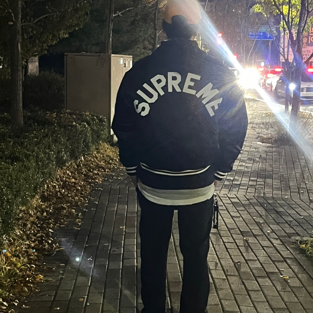 Supreme Mitchell & Ness Satin Varsity Jacket Black - 24FW 착용 스타일