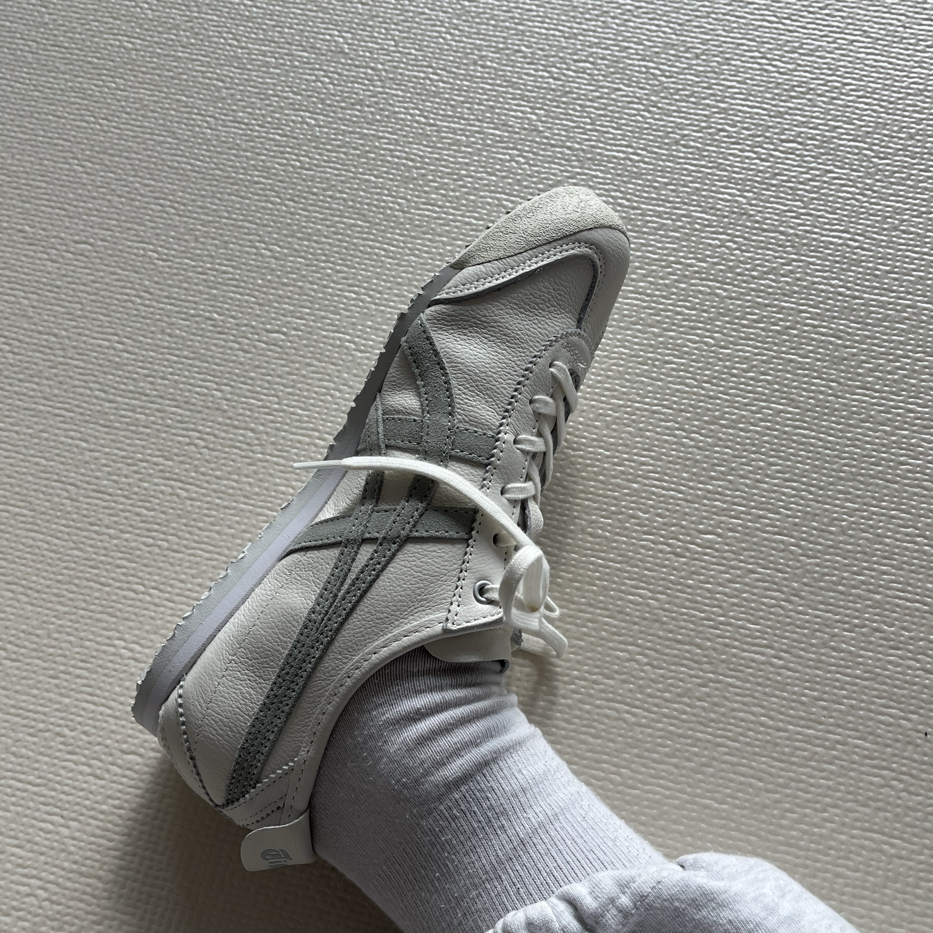 Onitsuka Tiger Mexico 66 White Light Sage 착용 스타일 - 2