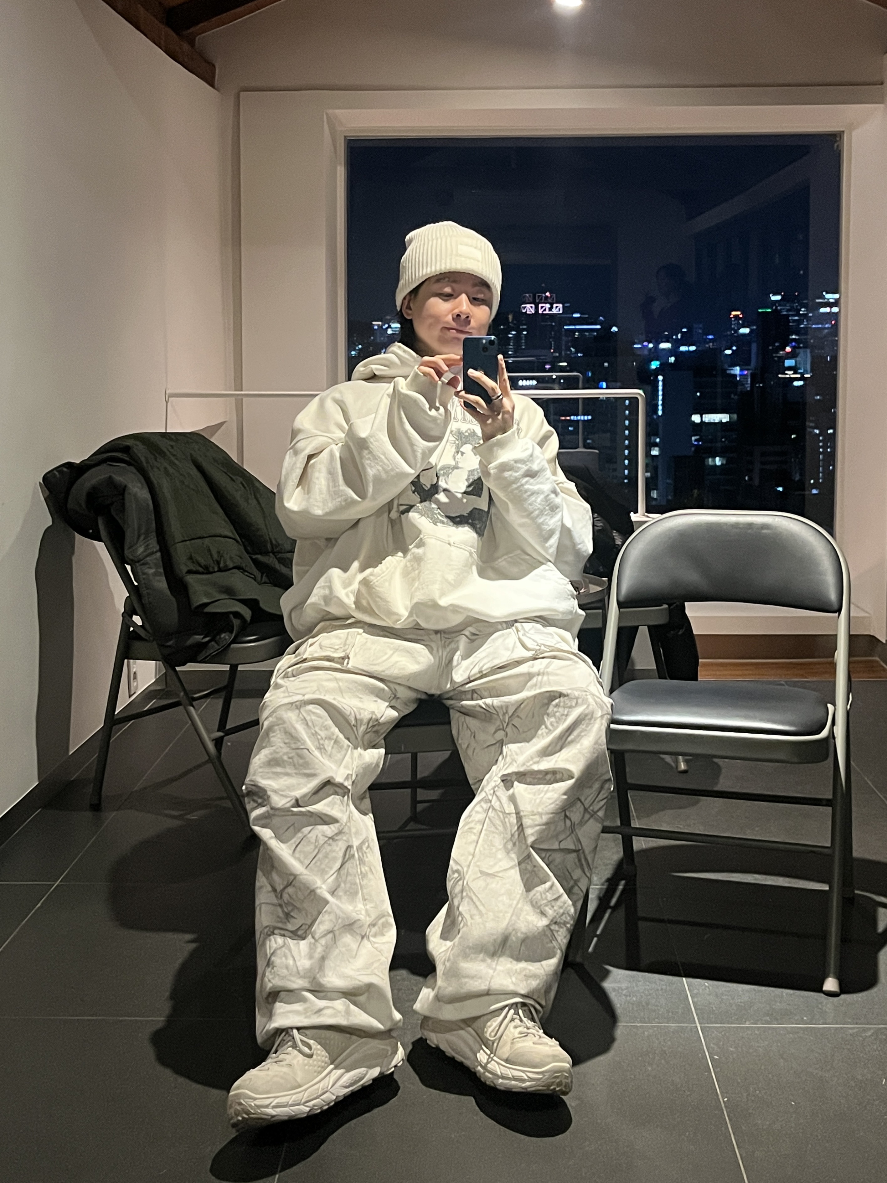 Project G/R x Atmos Etiquette Lesson Vintage Washed Hoodie White, Hoka x Opening Ceremony Tor Ultra Hi 착용 스타일