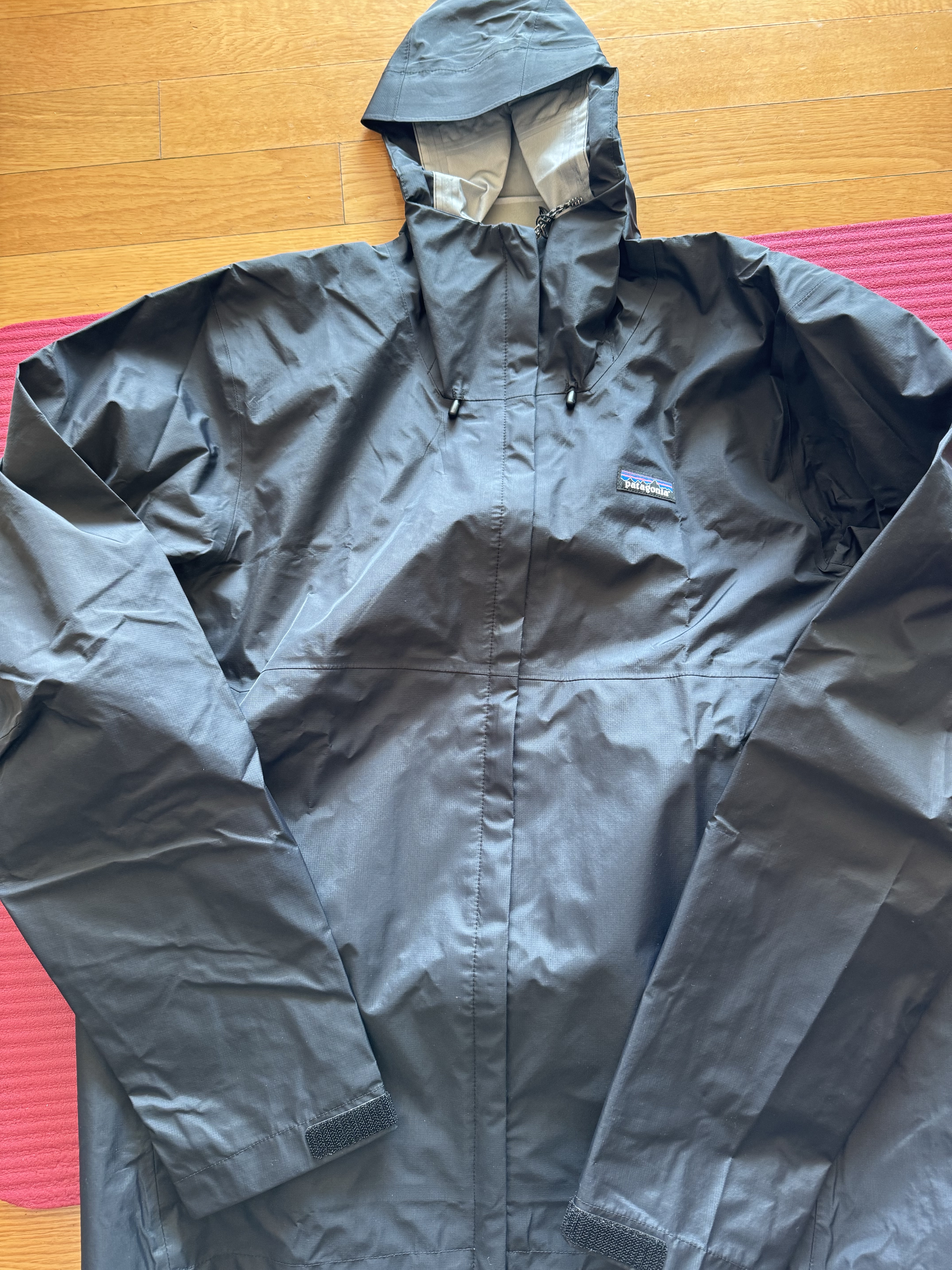 Patagonia Torrentshell 3L Jacket Black 착용 스타일