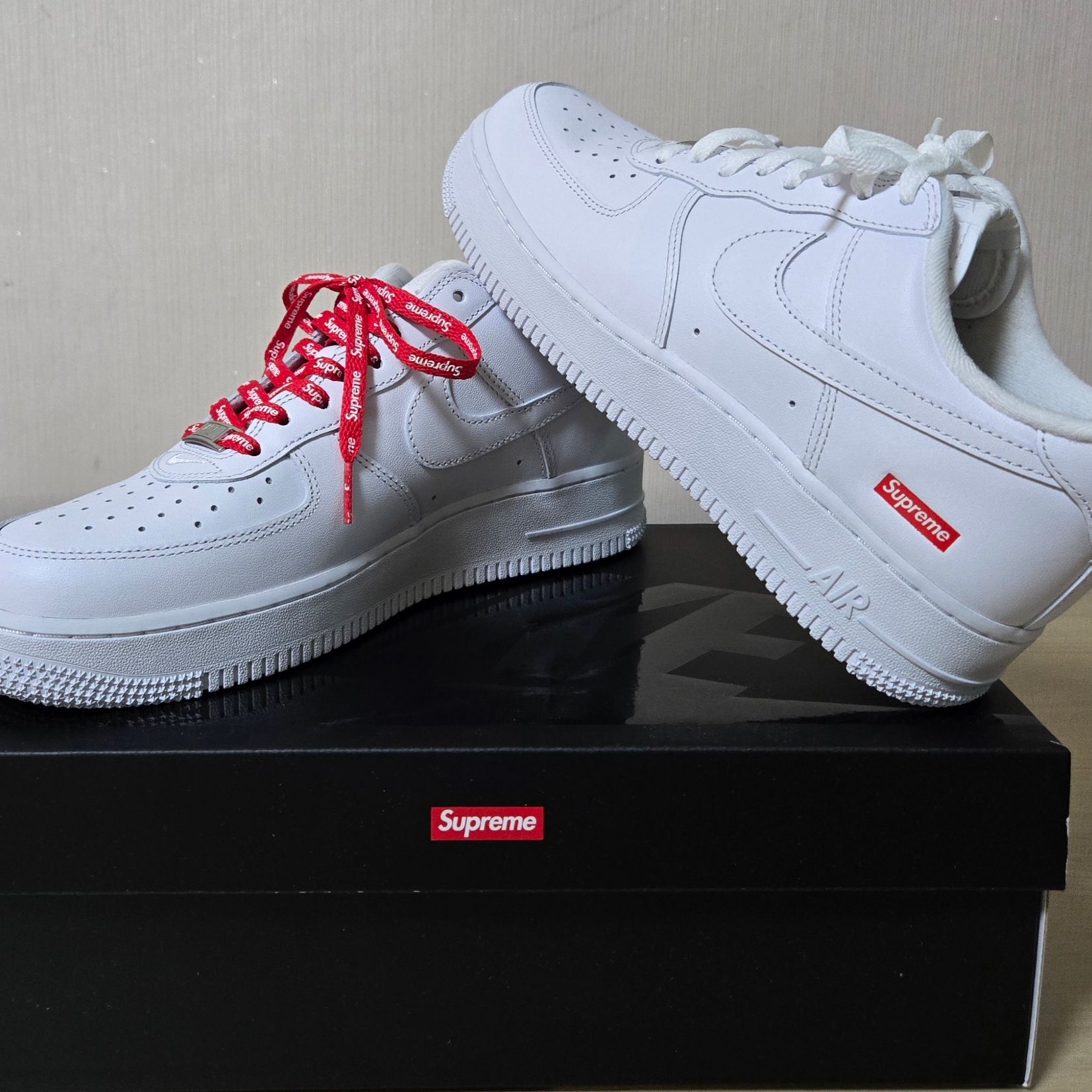Nike x Supreme Air Force 1 Low White 착용 스타일 - 4