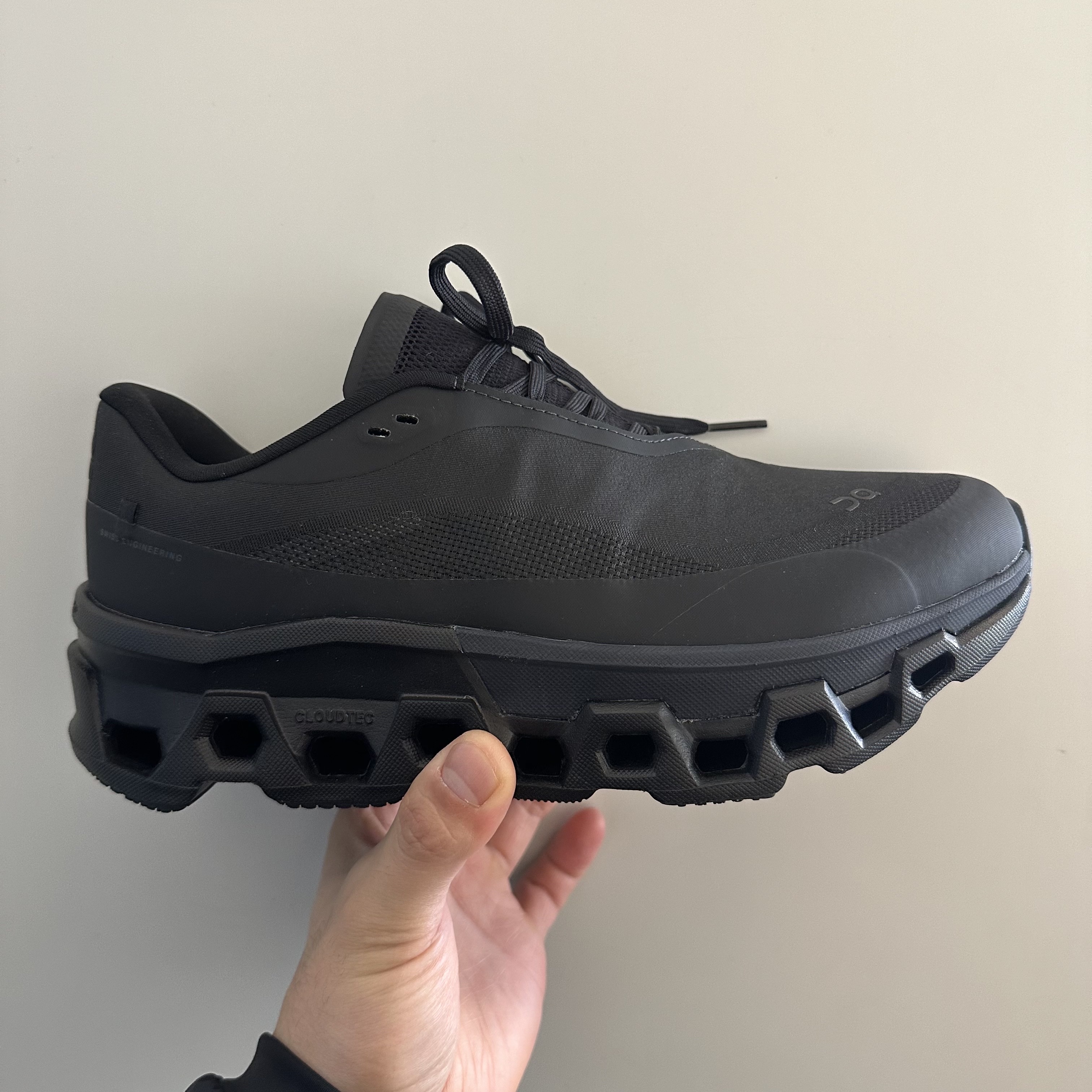 On Running x Post Archive Faction (Paf) Cloudmonster 2 Black Magnet 착용 스타일 - 1