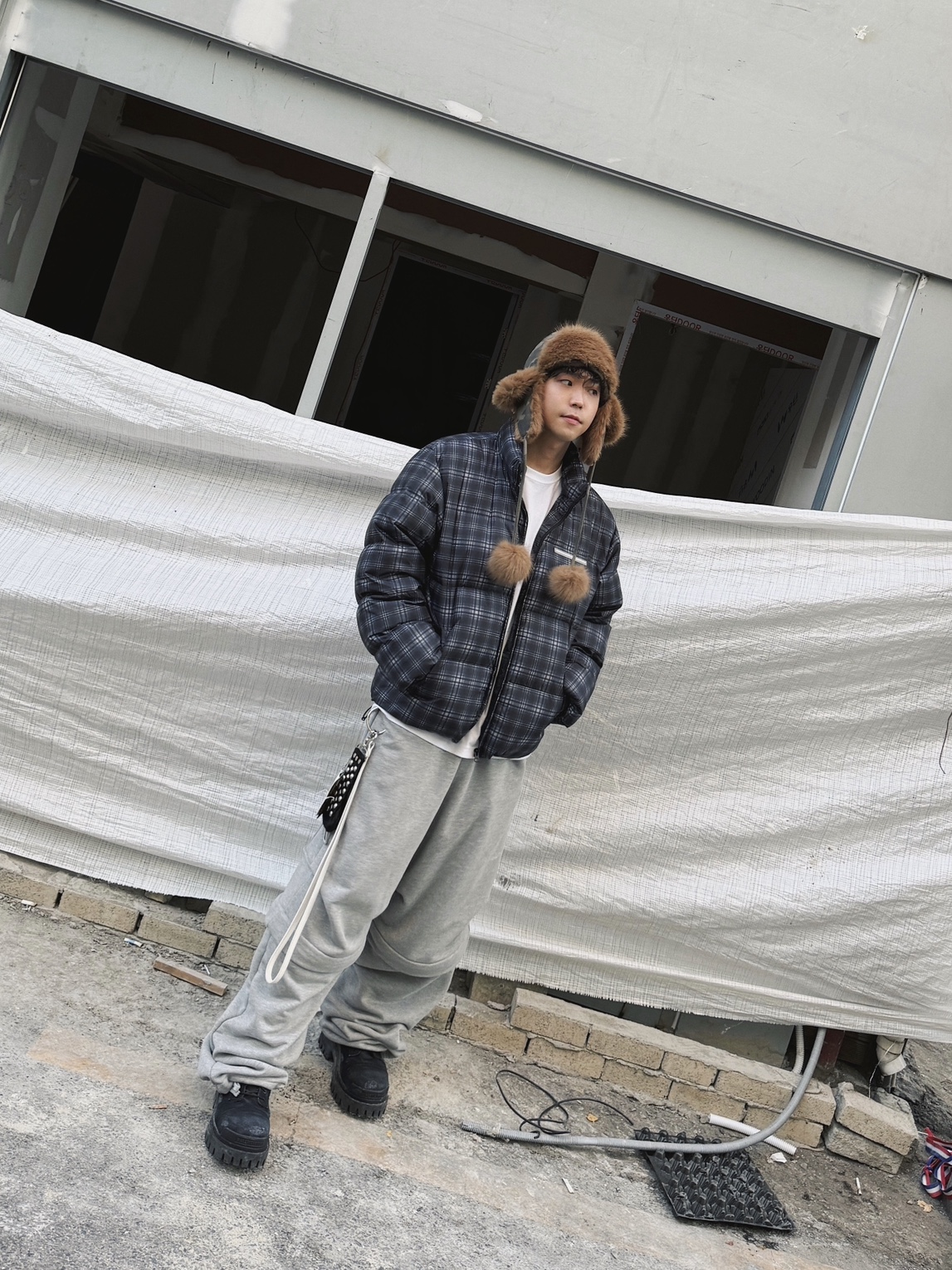 MJD Everyday Heavy Sweat Baggy Pants Melange Grey, MJD Detachable Carpenter Sweat Pants Melange Grey 착용 스타일 - 1