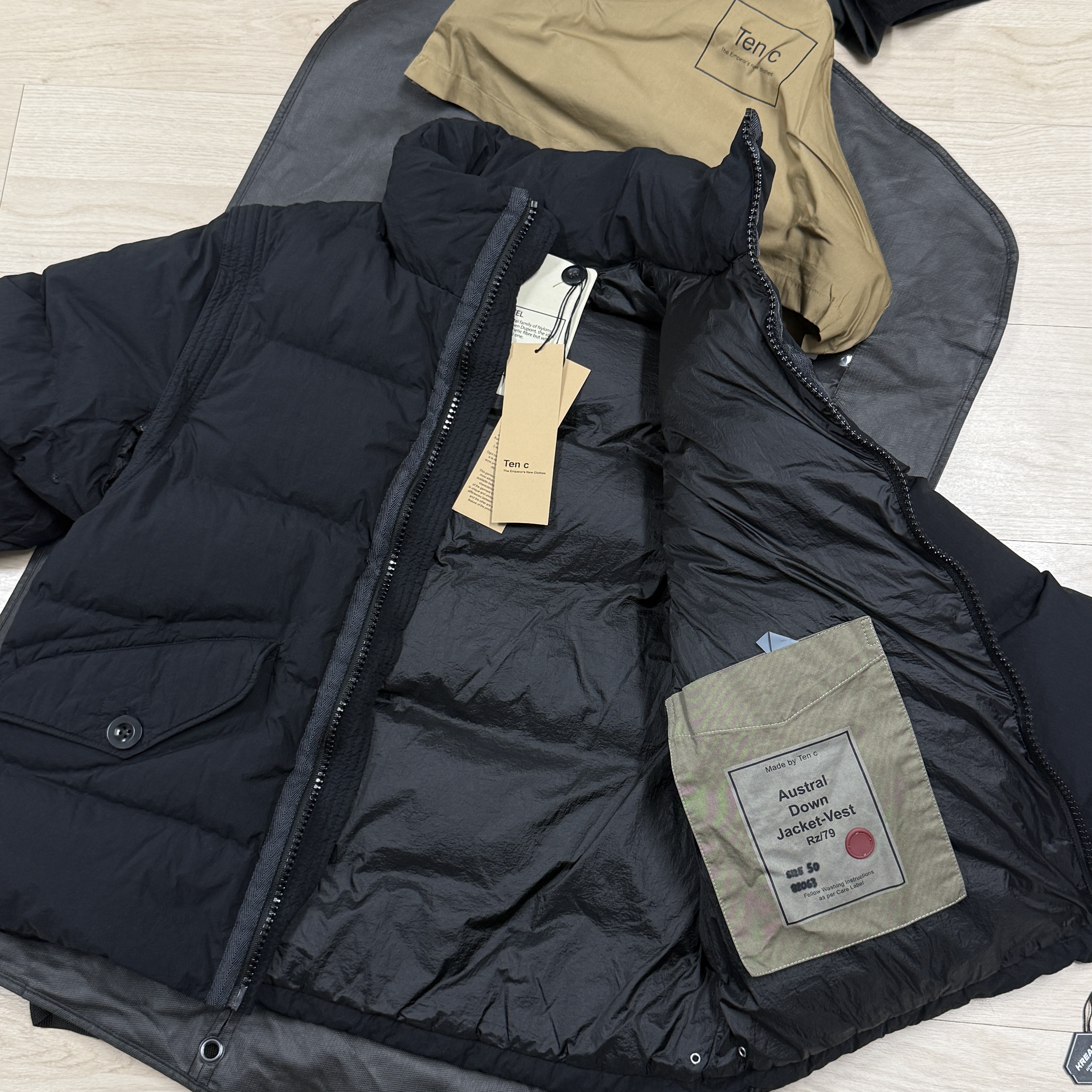 Ten C Austral Down Vest Jacket Black 착용 스타일 - 2