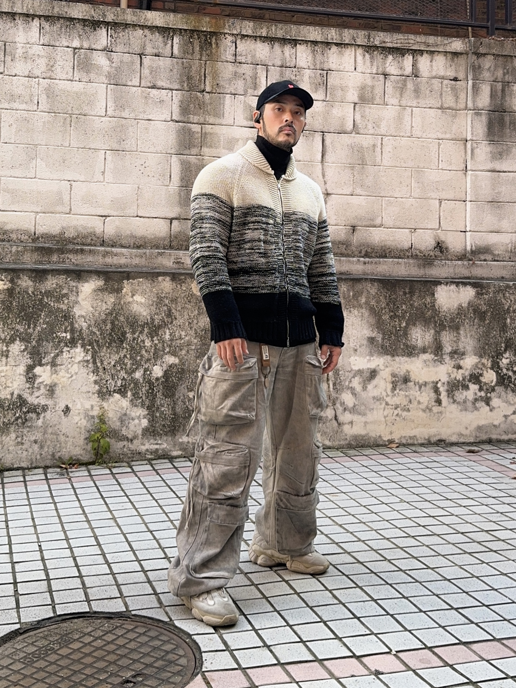Adidas Yeezy 500 Blush 2018, AMI de Coeur Corduroy Baseball Cap Black 착용 스타일 - 1