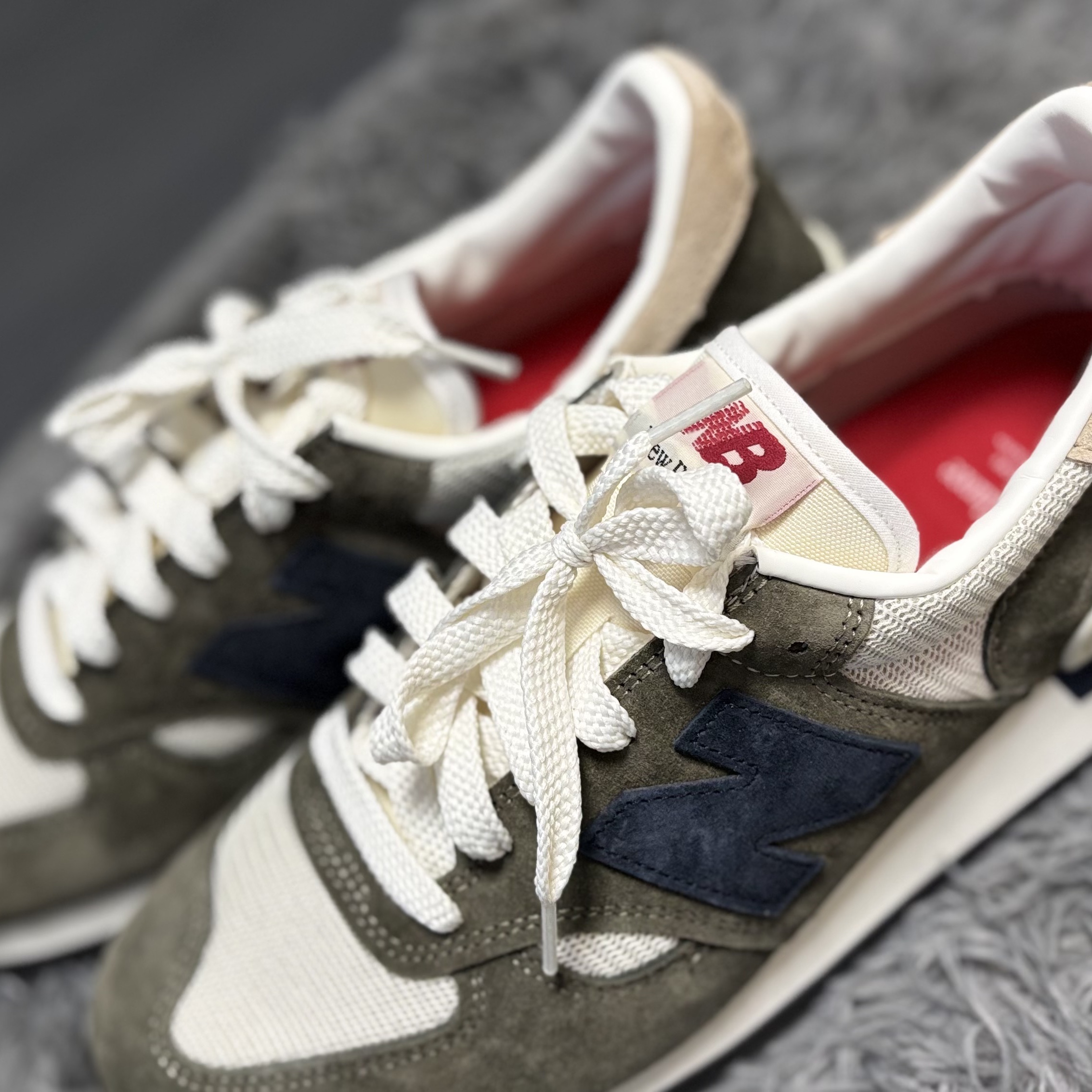 New Balance 990v1 Made in USA Olive 착용 스타일