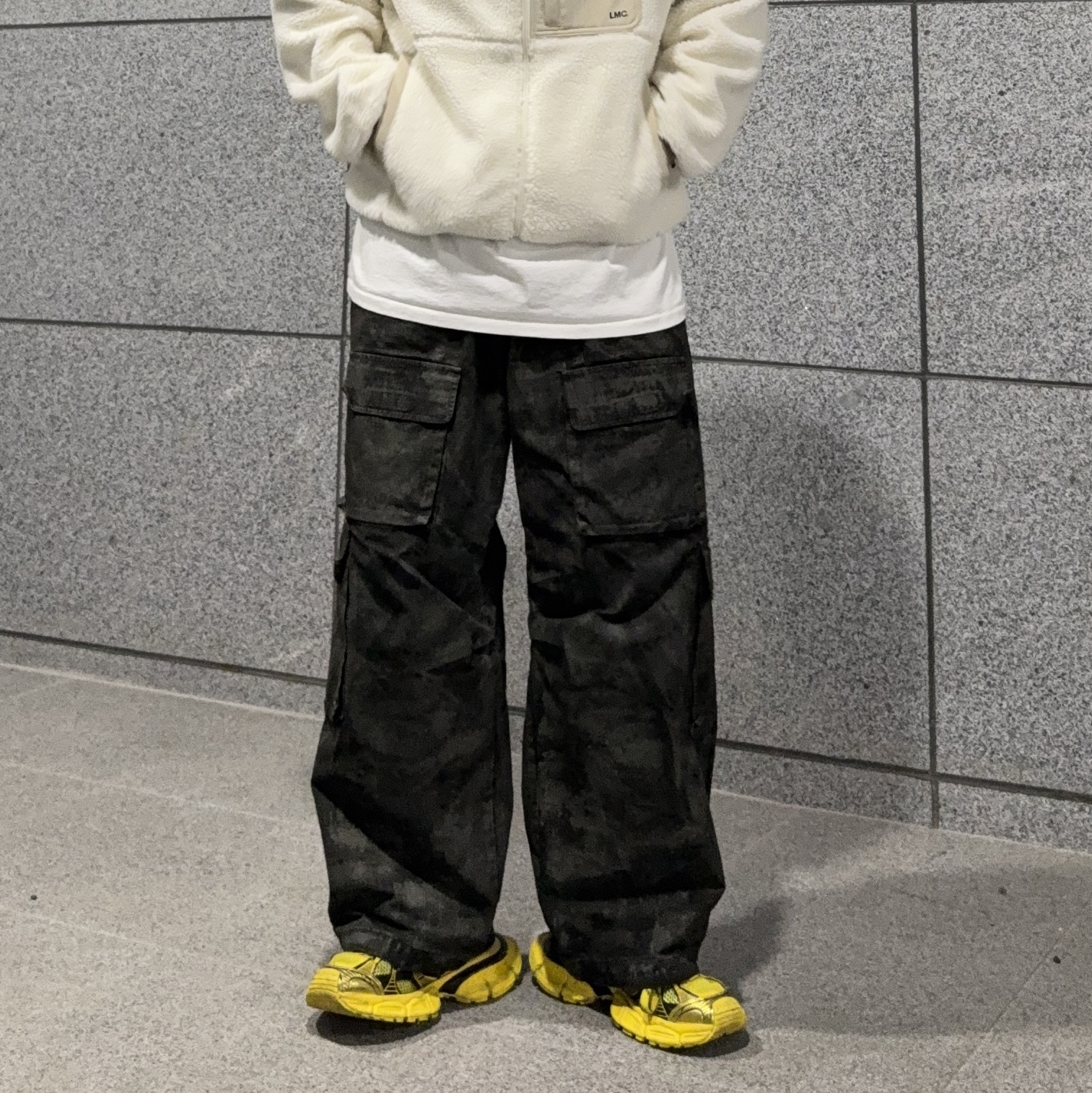 Undermycar Harban Rough Dirty Painting Wide Cargo Pants Lint - 23SS, BAPE 1st Camo Katakana T-Shirts White Yellow 착용 스타일 - 2