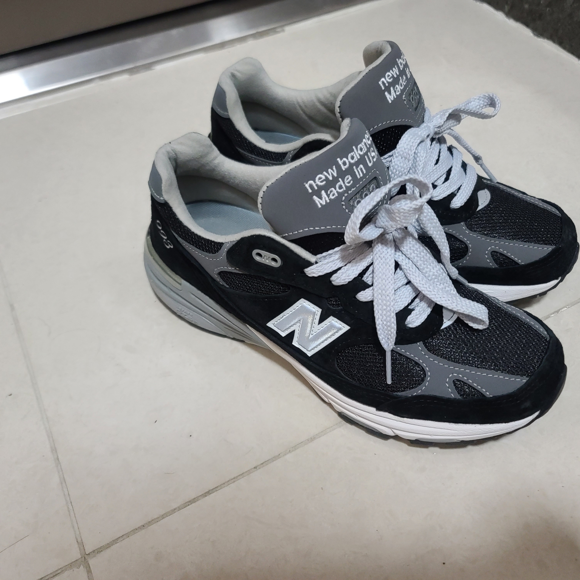 New Balance 993 Made in USA Black - D Standard 착용 스타일 - 1
