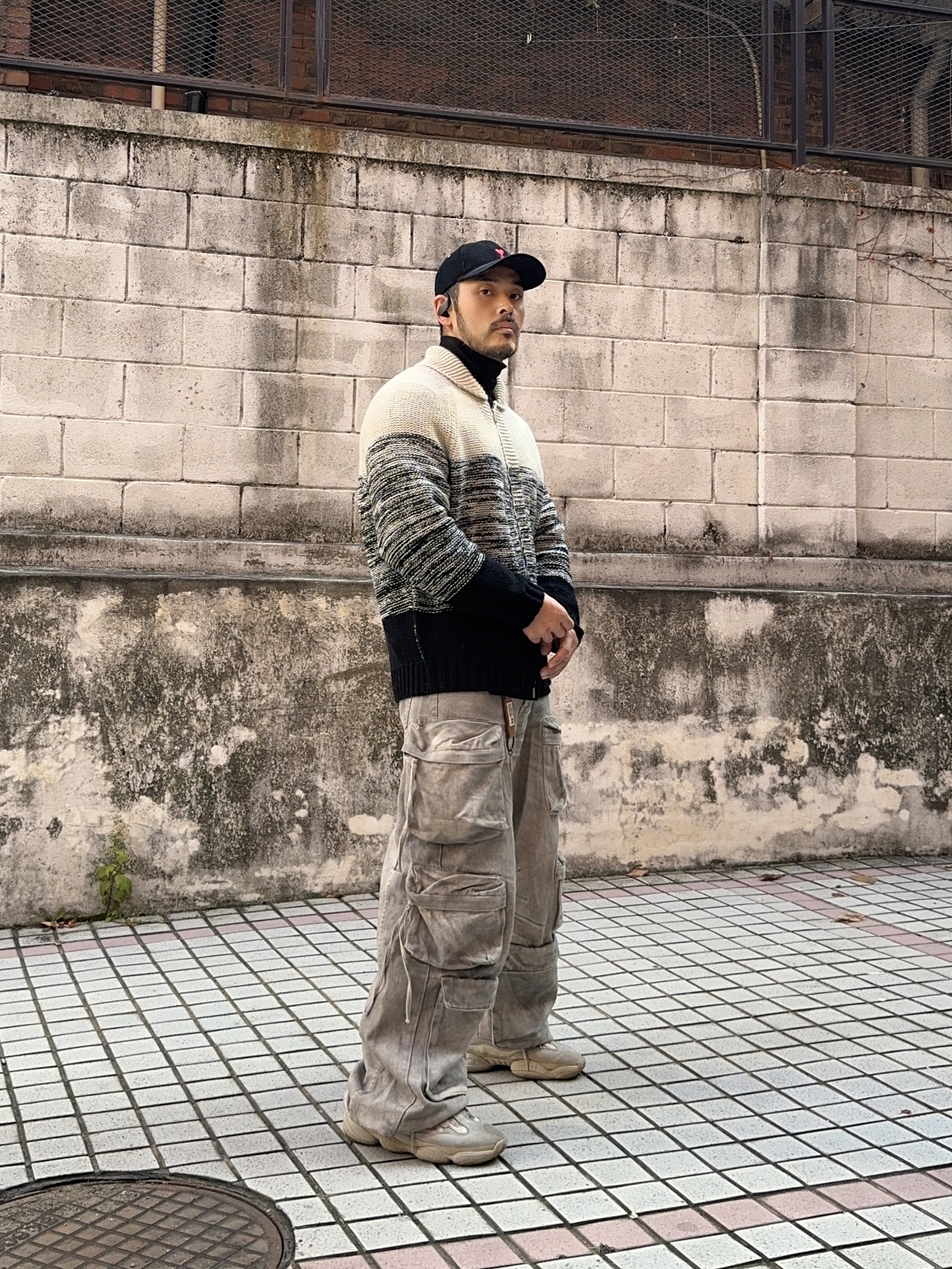 Adidas Yeezy 500 Blush 2018, AMI de Coeur Corduroy Baseball Cap Black 착용 스타일 - 4