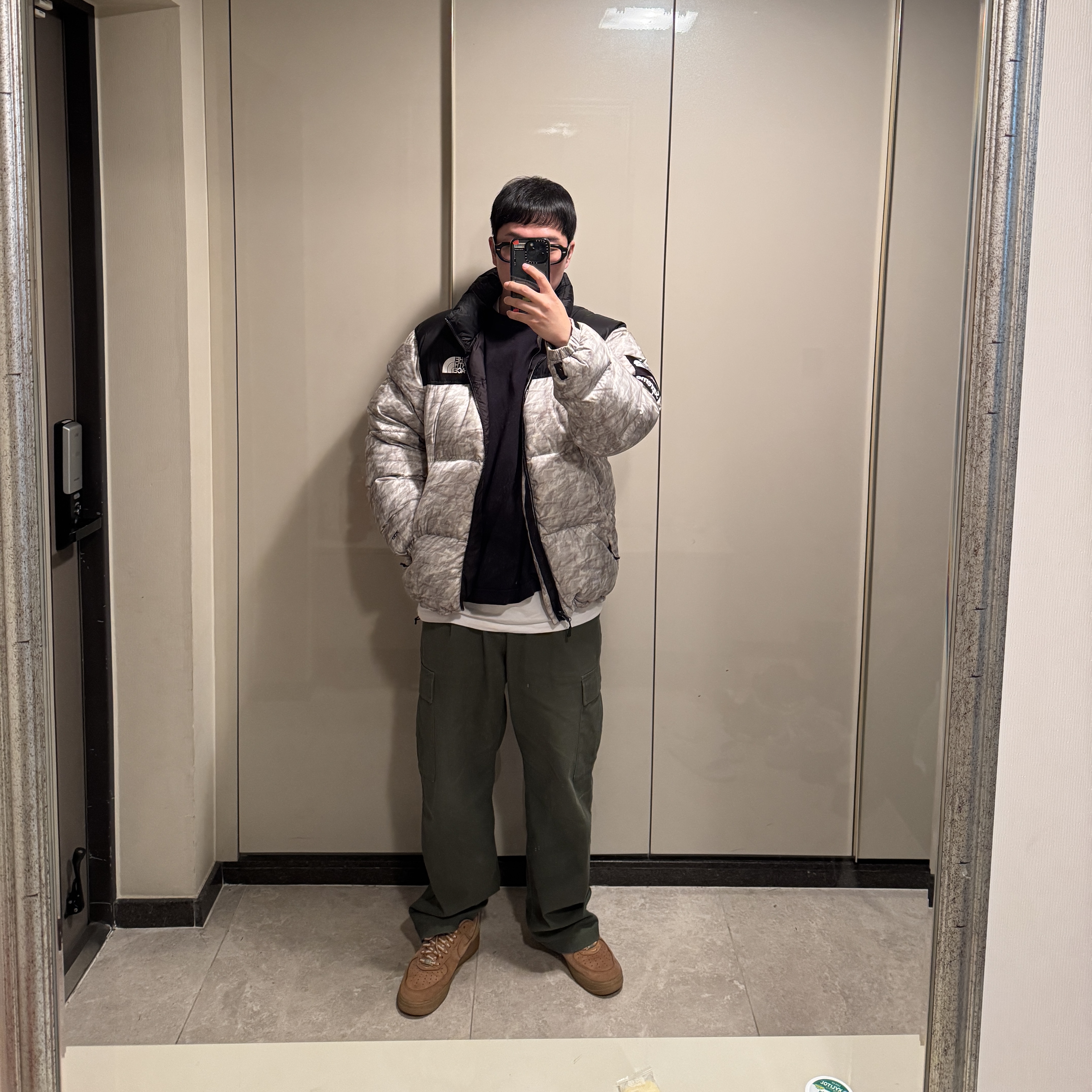 Supreme x The North Face Paper Print Nuptse Jacket - 19FW, Nike x Supreme Air Force 1 Low Flax 착용 스타일