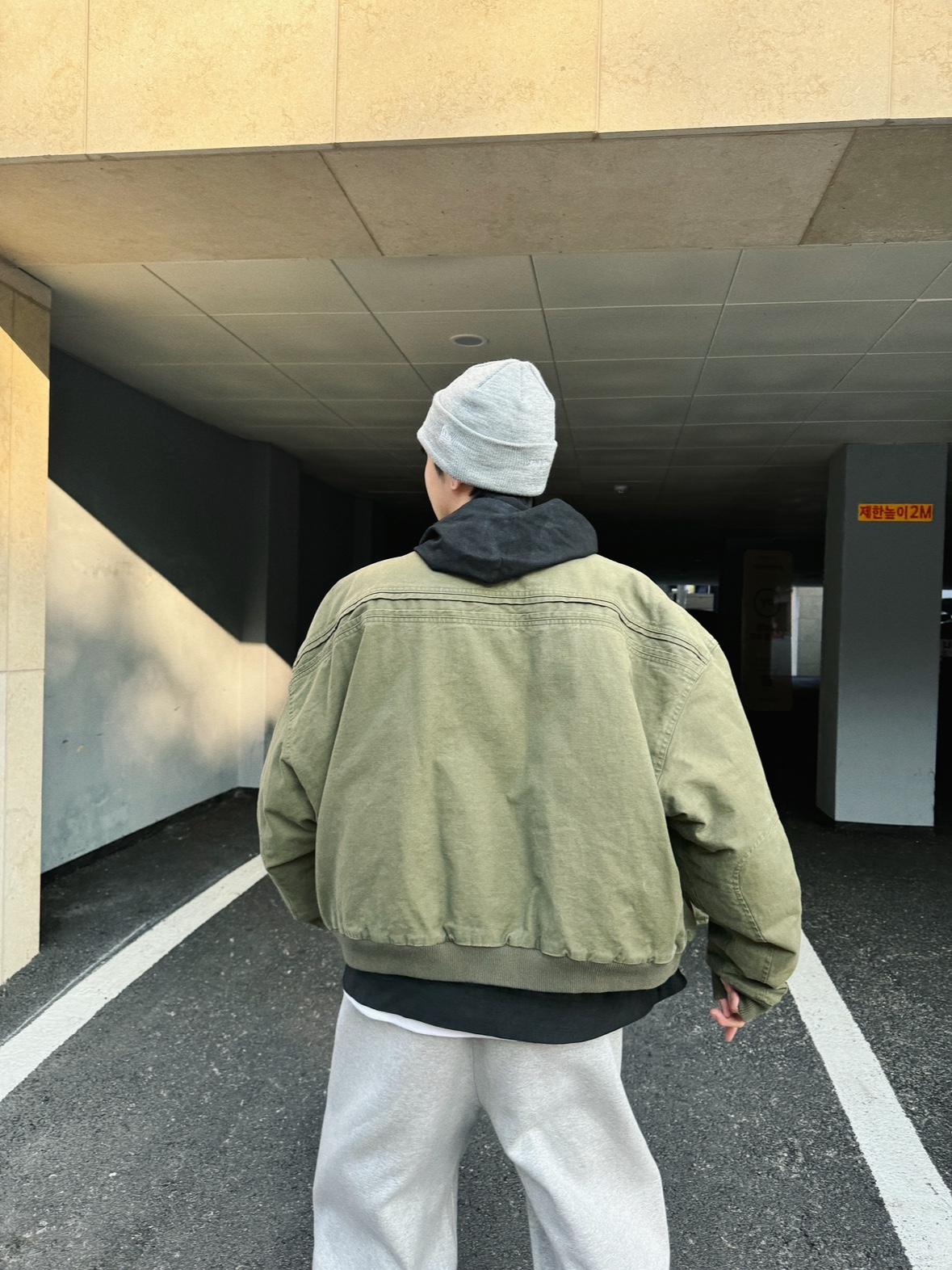 Nonnod Sulfur Dye Serge Bomber Jacket Vintage Khaki, Nonnod Scuba Pajama Pants Grey 착용 스타일 - 5