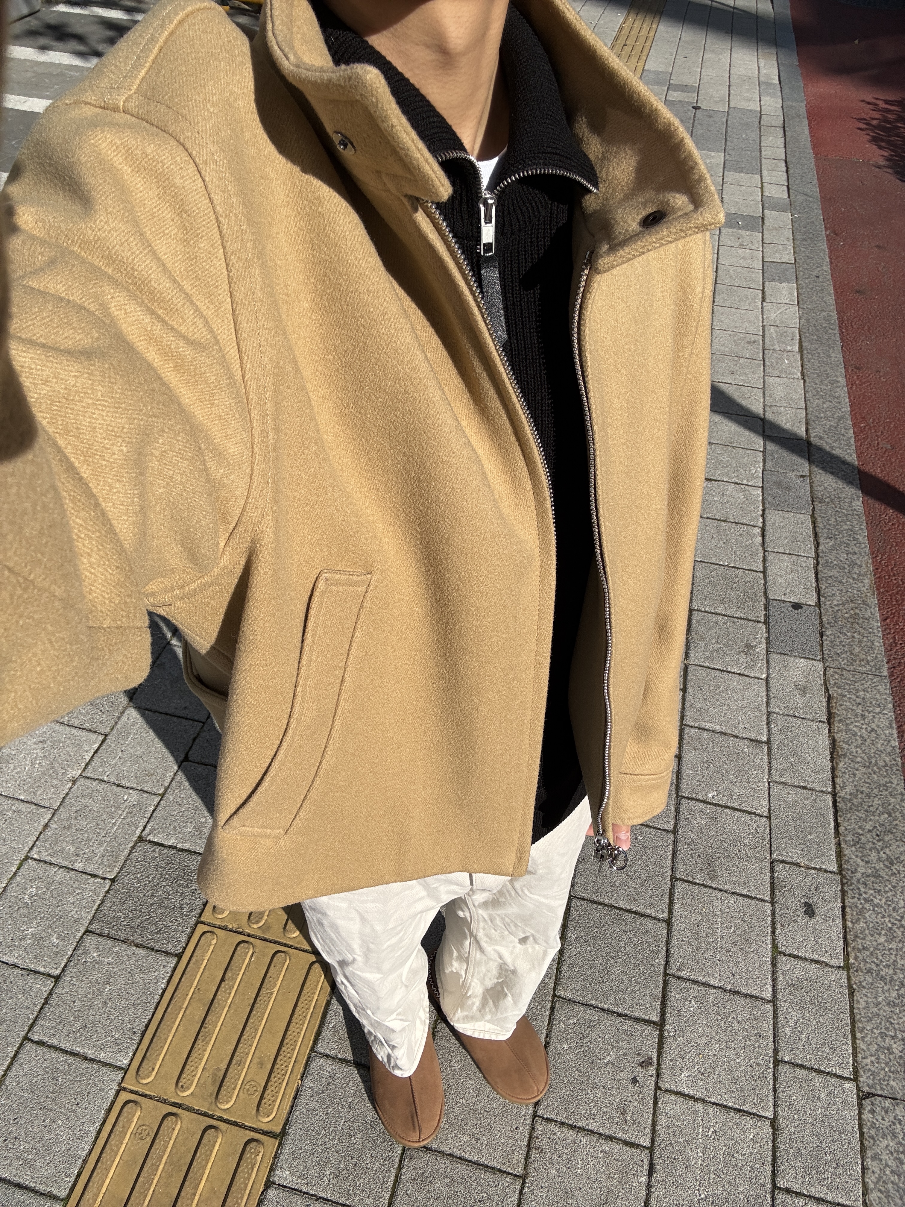 Maison Margiela Knit Zip Up Cardigan Black, UGG Tasman Slipper Chestnut 착용 스타일