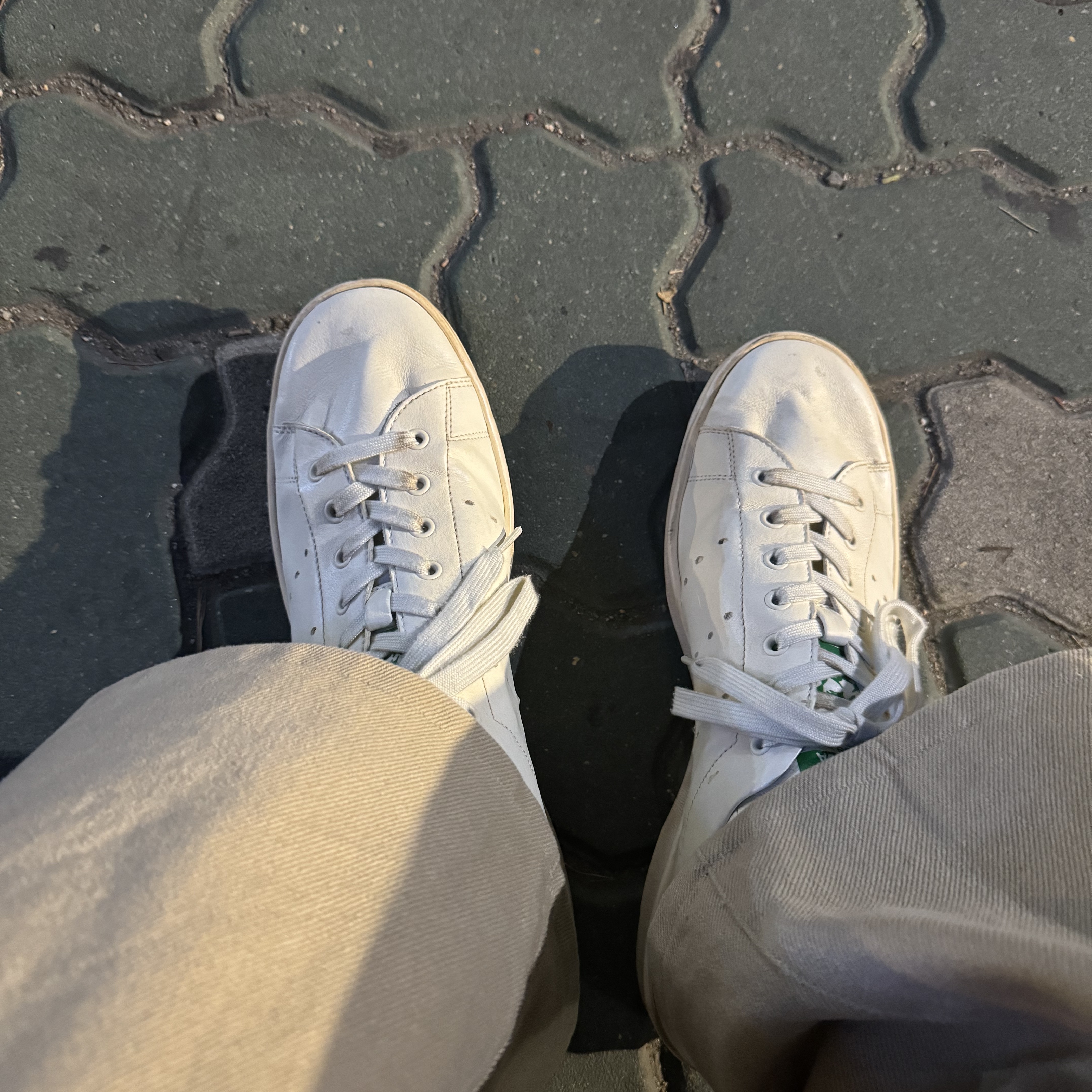 Balenciaga x Adidas Stan Smith Worn Out White Green 착용 스타일