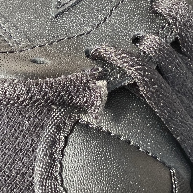 Nike Air Force 1 '07 Low Triple Black 착용 스타일 - 3