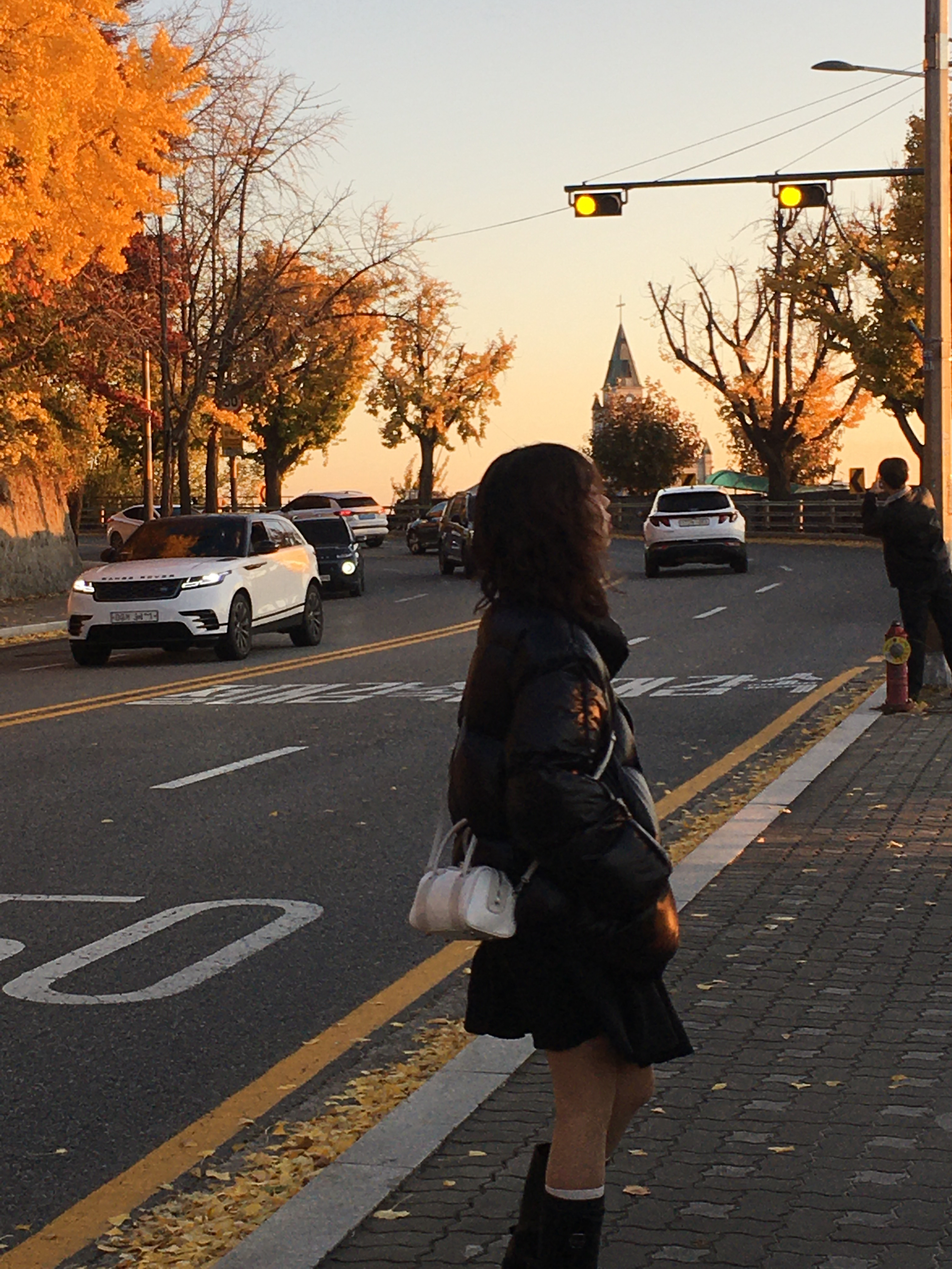 APOA Rueda Mini Bag Off White 착용 스타일 - 6