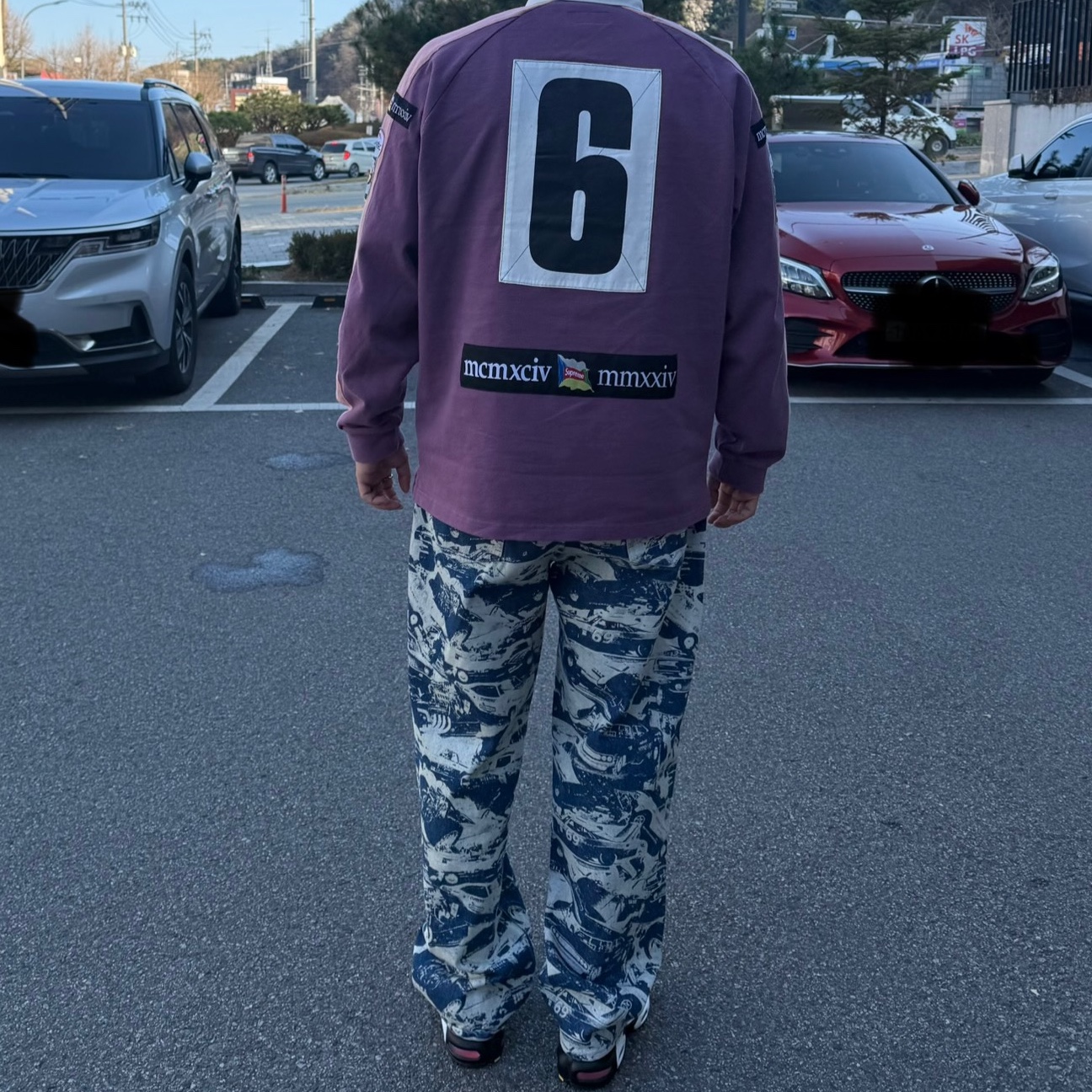 Supreme Chest Stripe Rugby Purple - 24FW, Supreme x Hysteric Glamour Cars Baggy Jean Washed Indigo - 24FW 착용 스타일