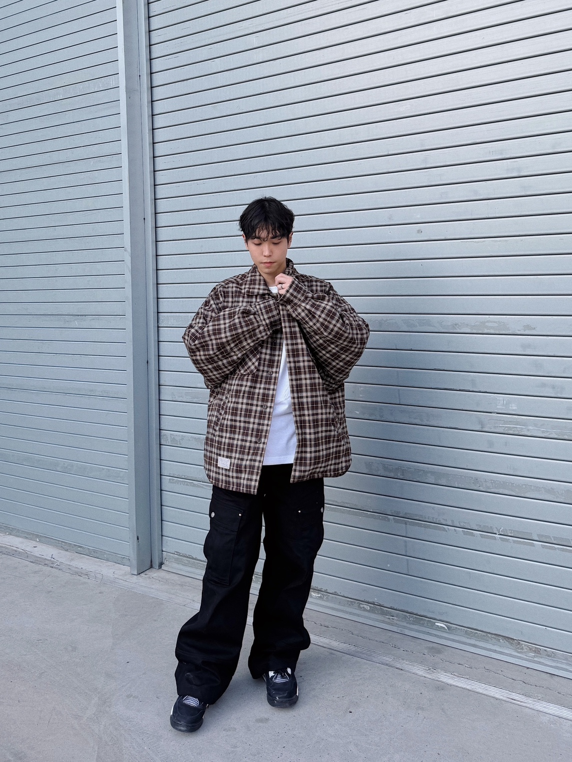 Vacant Archive Unisex Nova Carpenter Pants Black, Vacant Archive Unisex Wayen Military Cargo Pants Black 착용 스타일 - 2