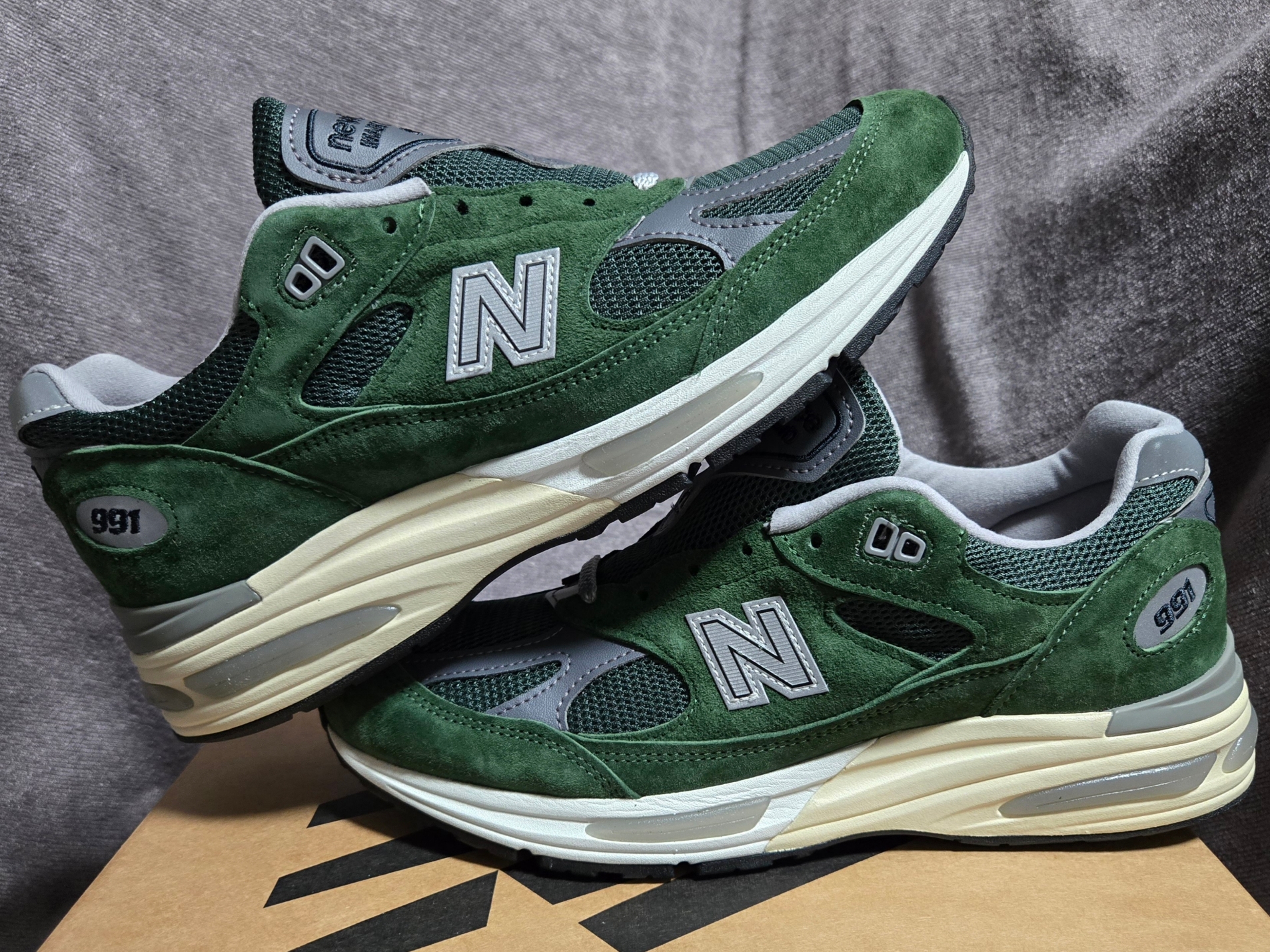 New Balance 991v2 Made in UK Kombu Green 착용 스타일 - 1