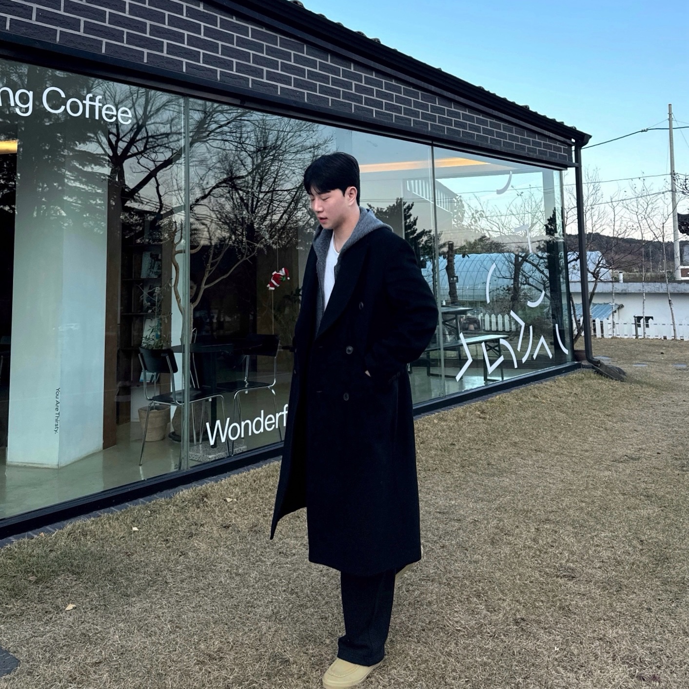 Our Legacy Hairy Wool Whale Coat Black, Vans Carver Low Sand Beige 착용 스타일