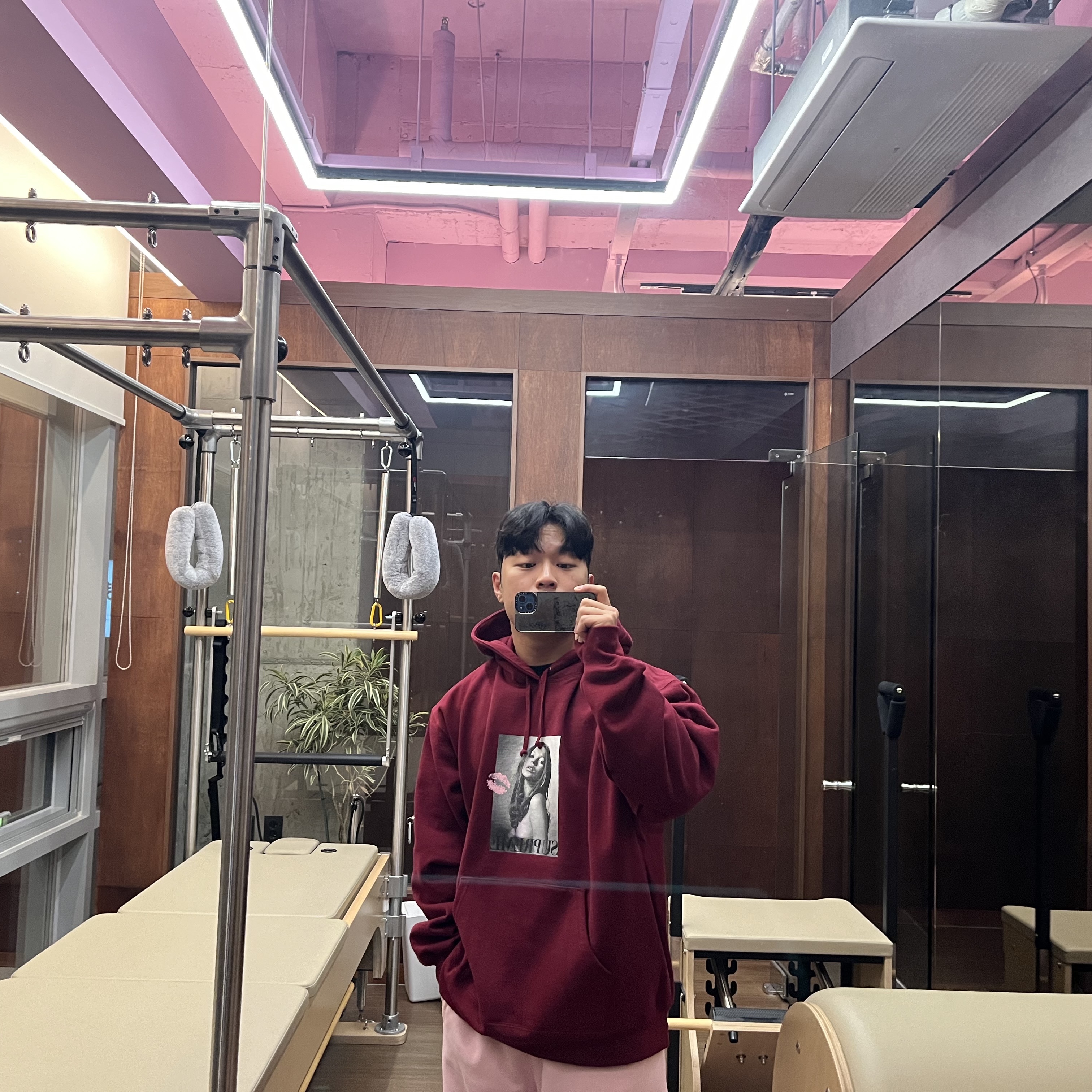 Supreme x Kate Moss Hooded Sweatshirt Cardinal - 24FW 착용 스타일 - 1