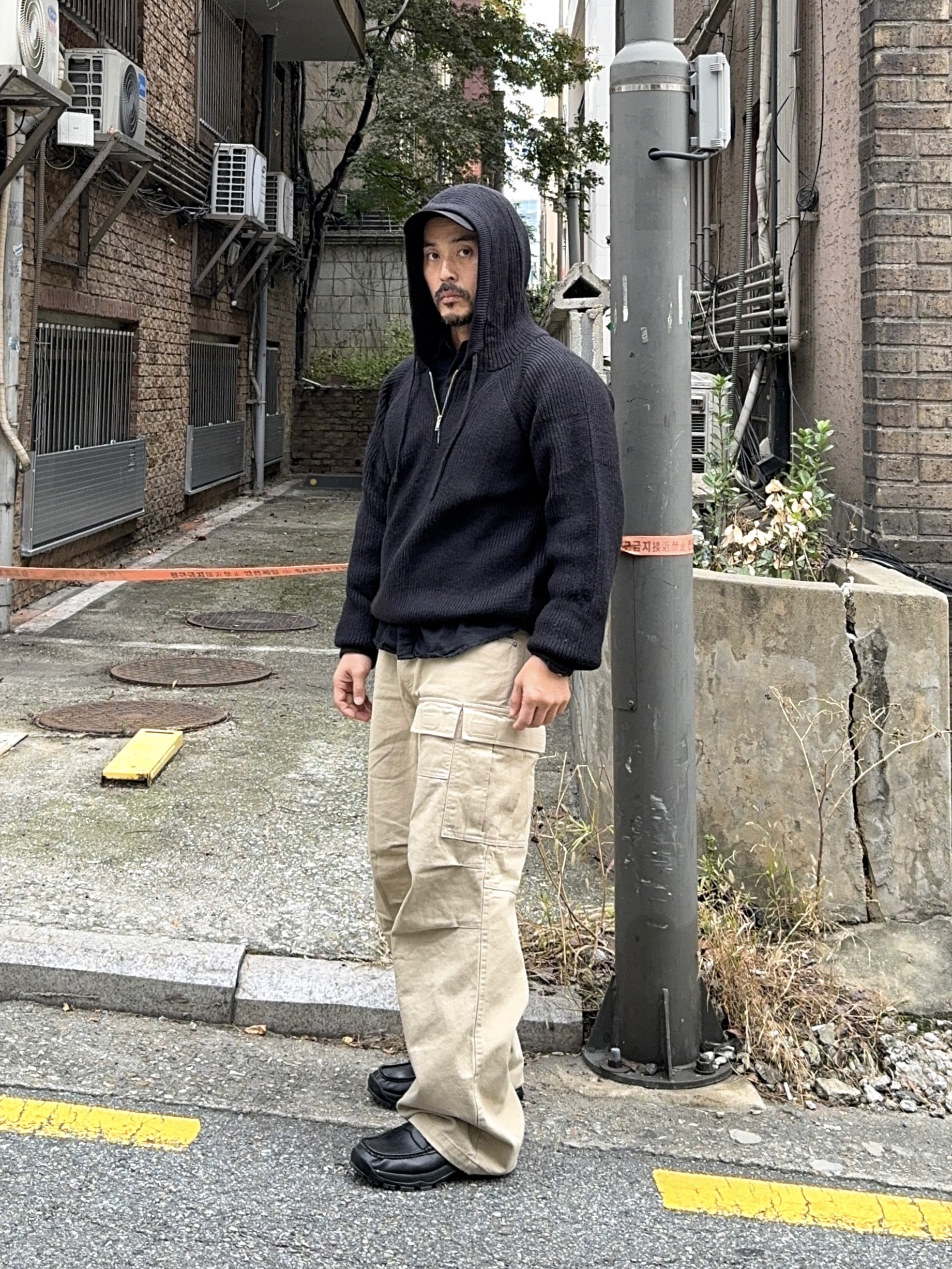 Opening Project Identity Logo Cap Black, Yase Crush Horsehide Derby Black 착용 스타일 - 3