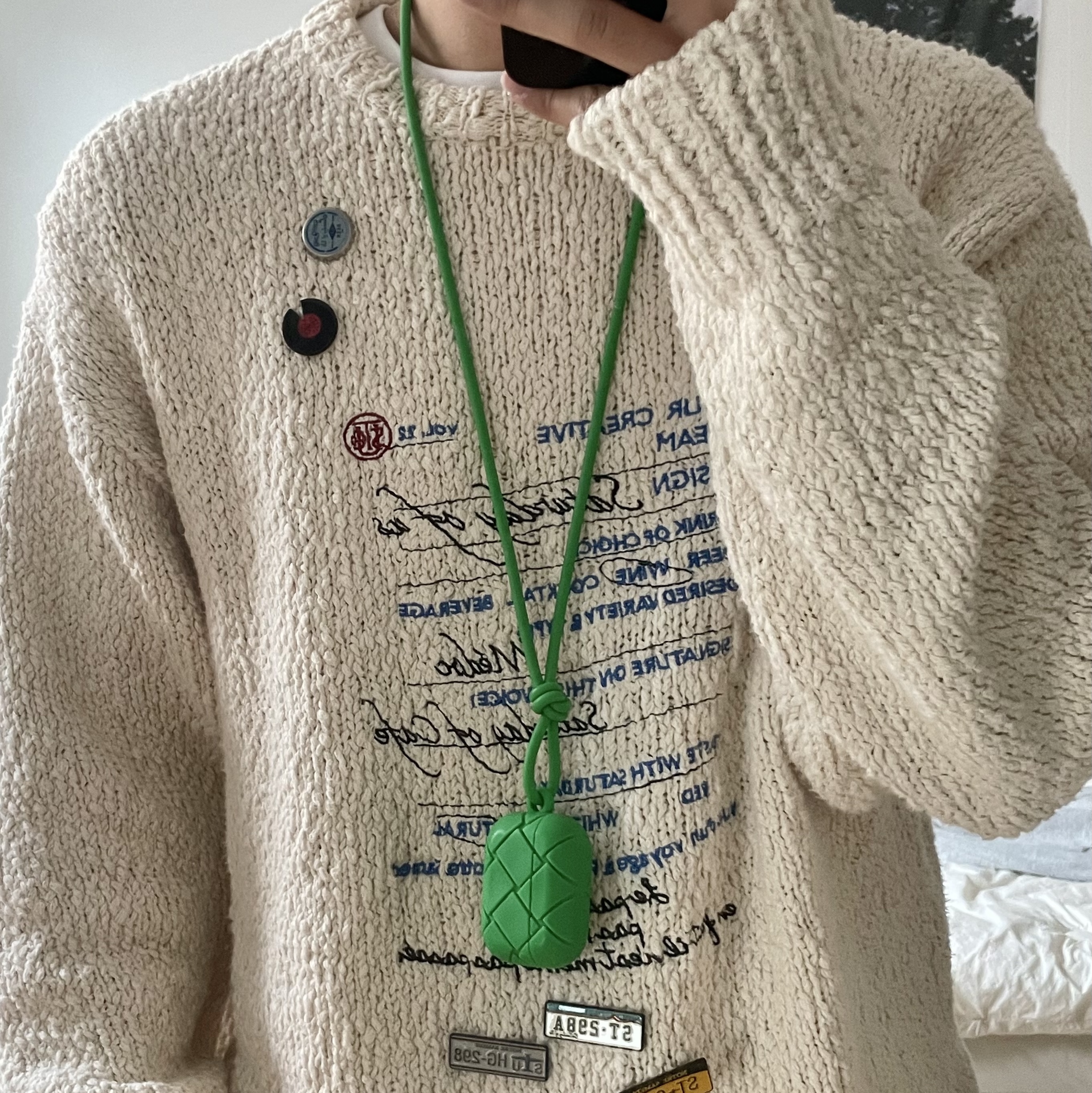 [KREAM 단독] STU Recipt Embroidered Knit Cream, Bottega Veneta AirPods Case Parakeet 착용 스타일 - 1