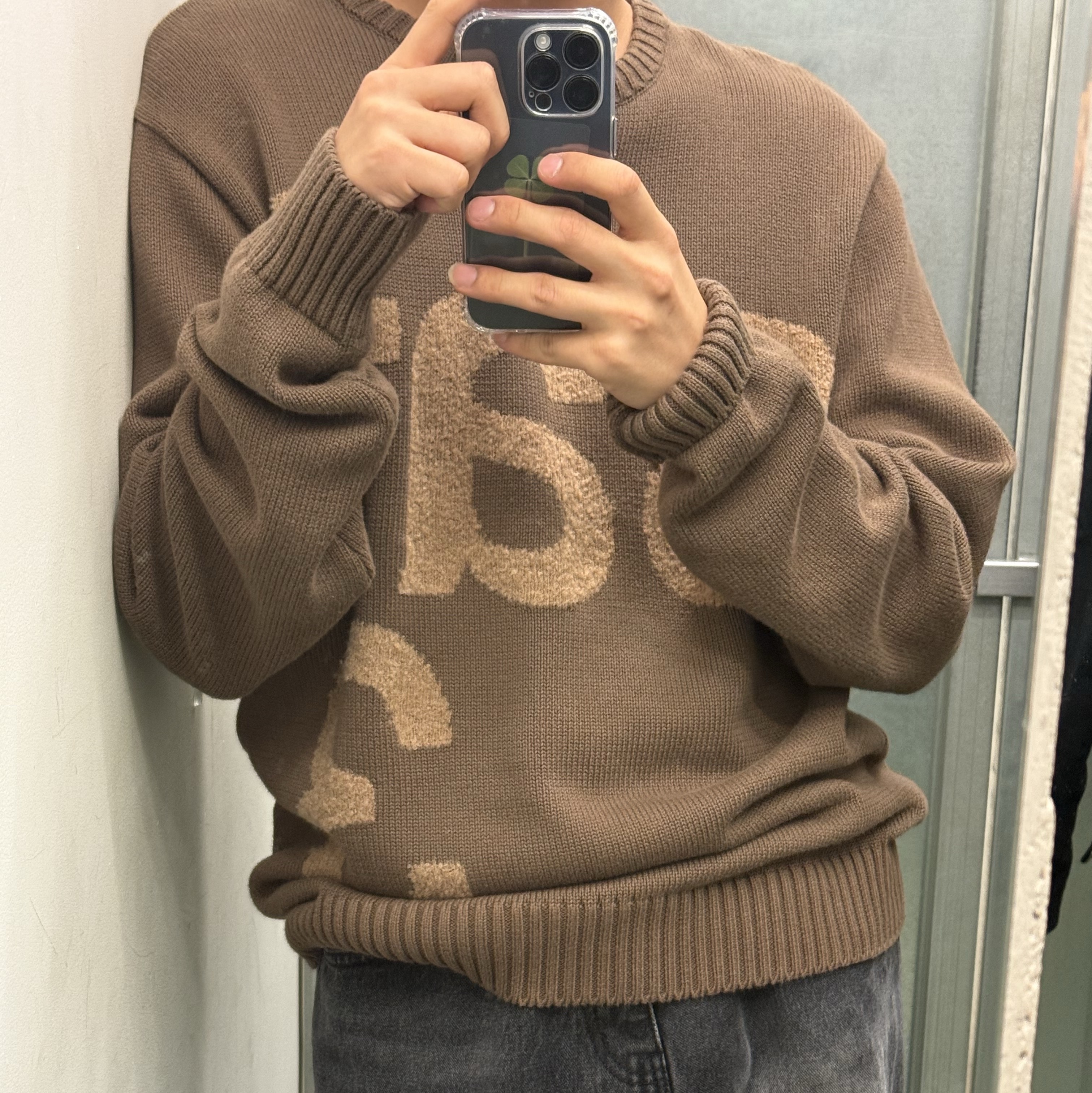 [KREAM 단독] Safarispot Basic Safari Knit White 착용 스타일 - 2