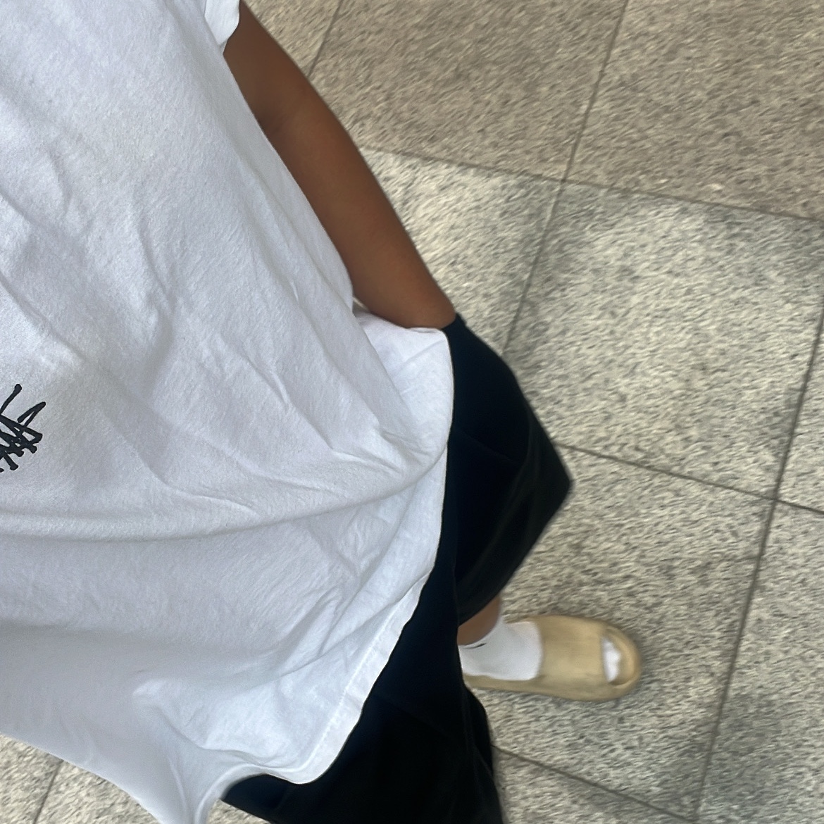 Adidas Yeezy Slide Bone 2022/2023 착용 스타일 - 2