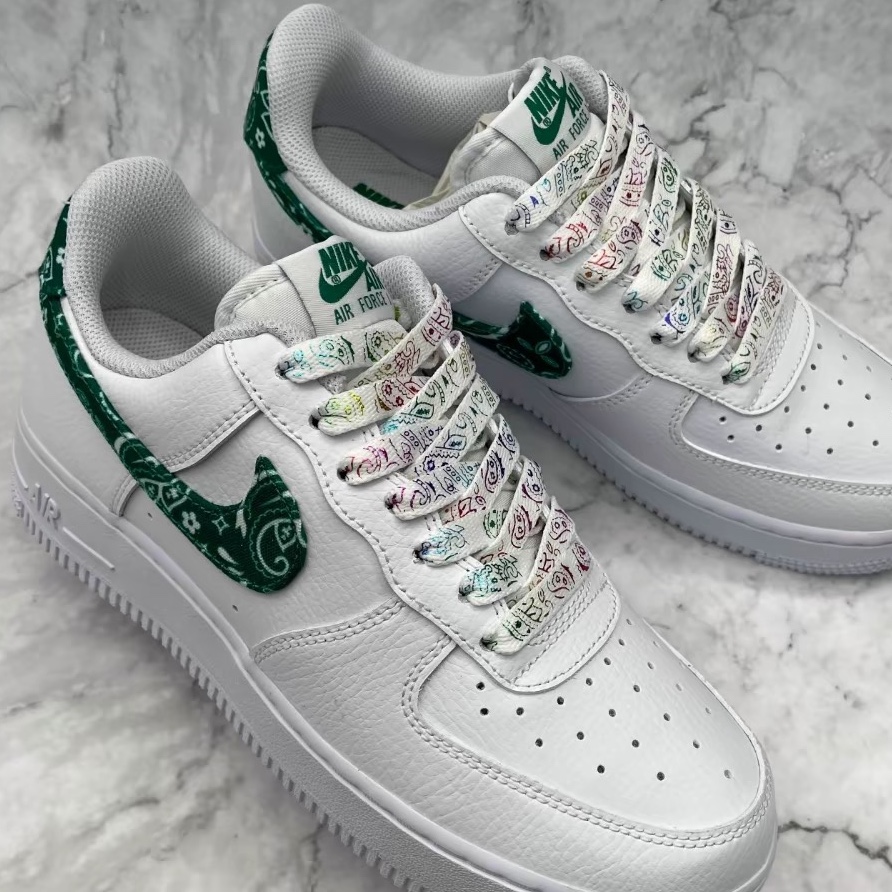 (W) Nike Air Force 1 '07 Essential Paisley Swoosh White Malachite 착용 스타일 - 1