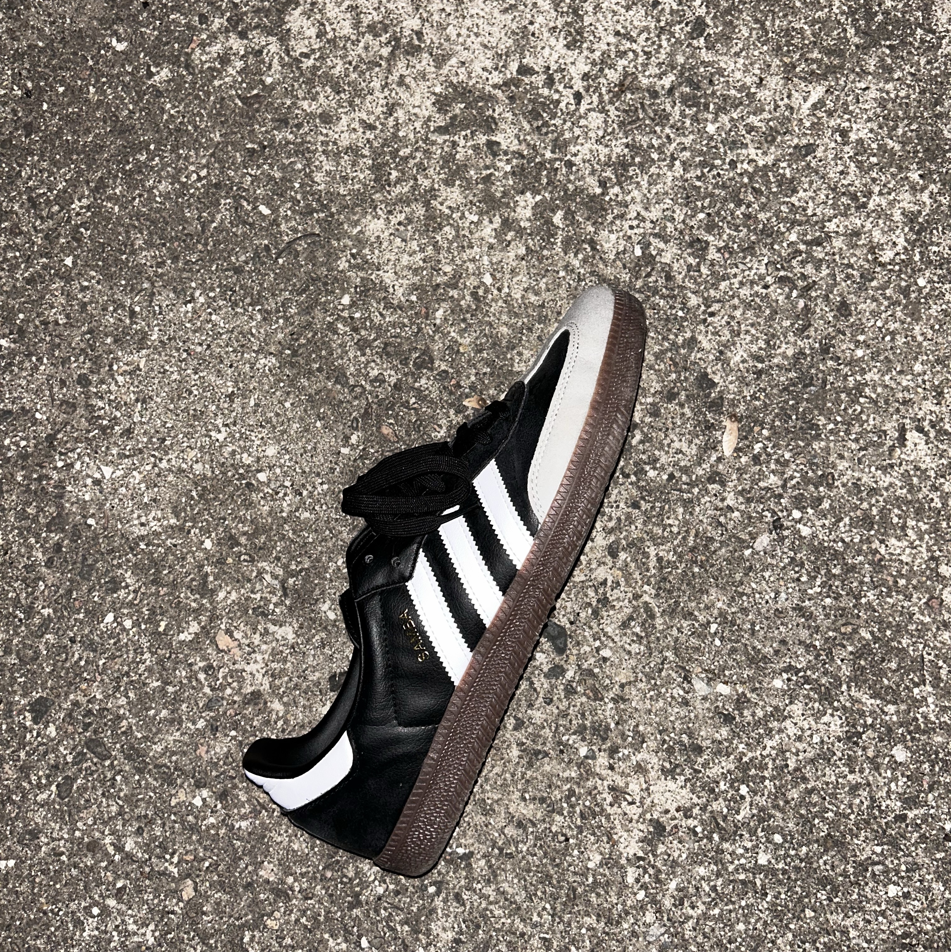 Adidas Samba Vegan Black White 착용 스타일 - 1