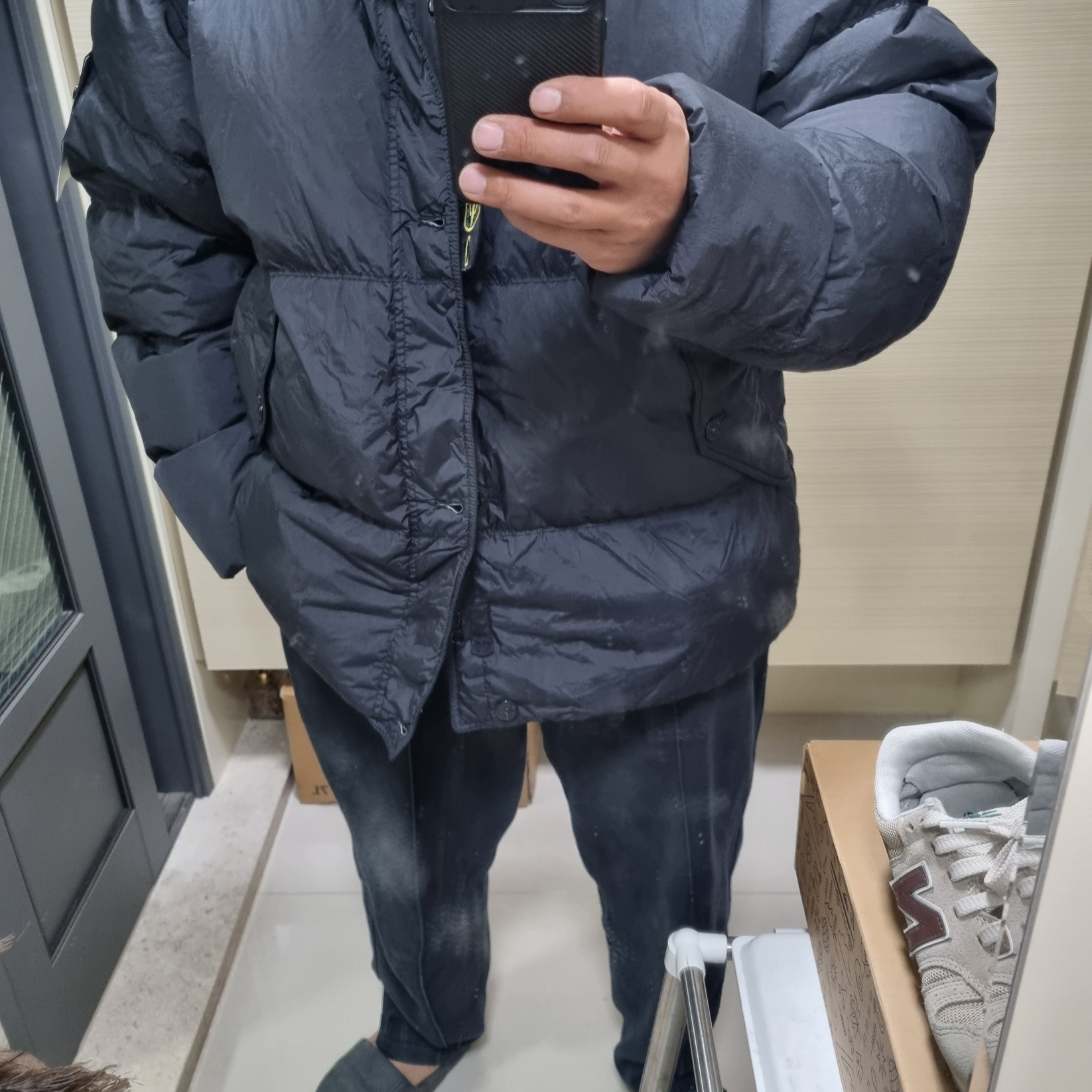 Stone Island 40123 Garment Dyed Crinkle Reps R-NY Down Jacket Black - 24FW 착용 스타일 - 3