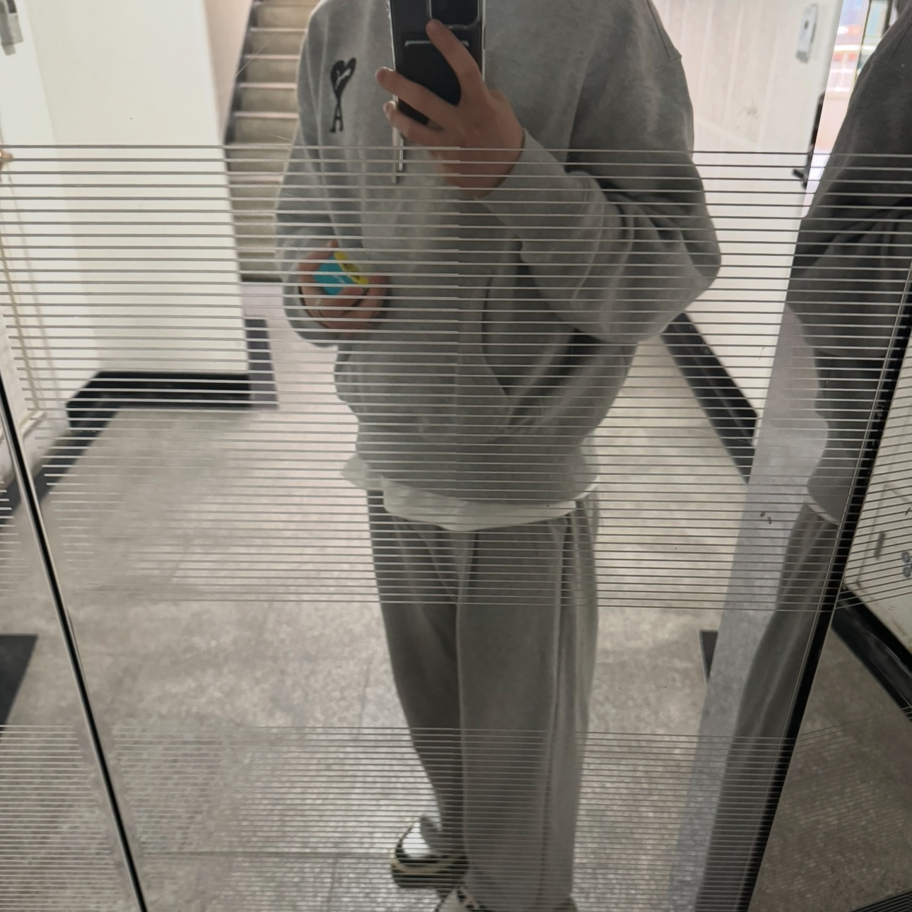 Puma x AMI Hoodie Light Gray Heather 착용 스타일