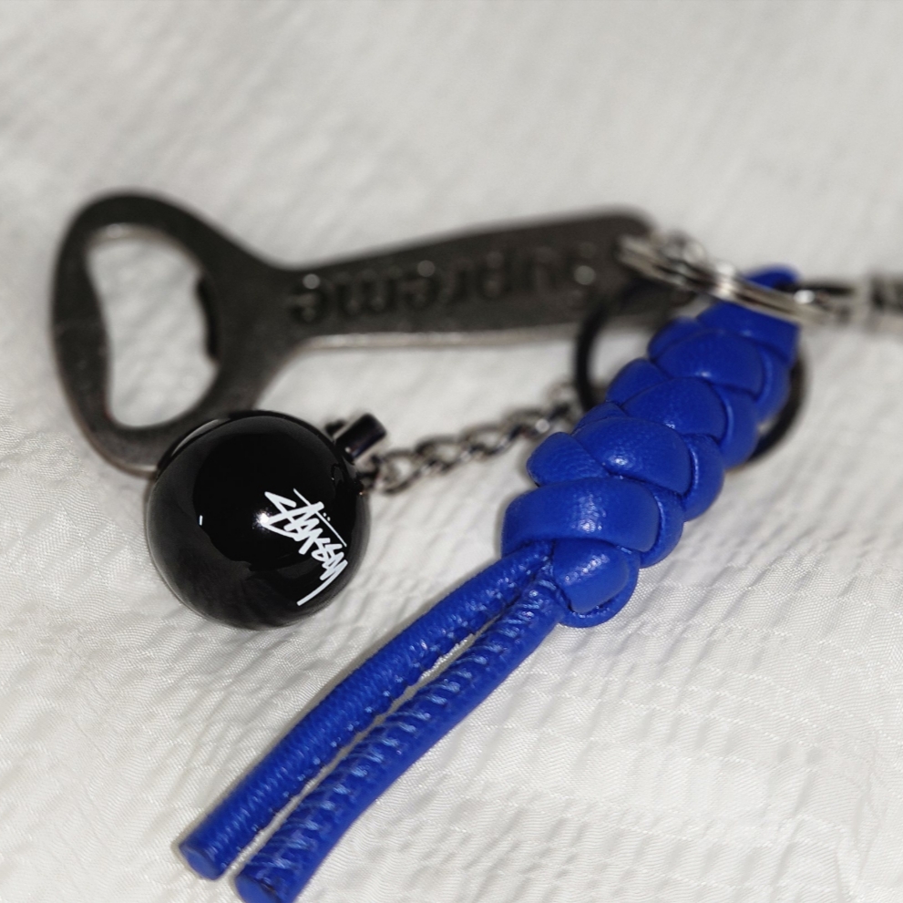 Stussy 8 Ball Keychain Black, Supreme Bottle Opener Keychain Silver - 24FW 착용 스타일