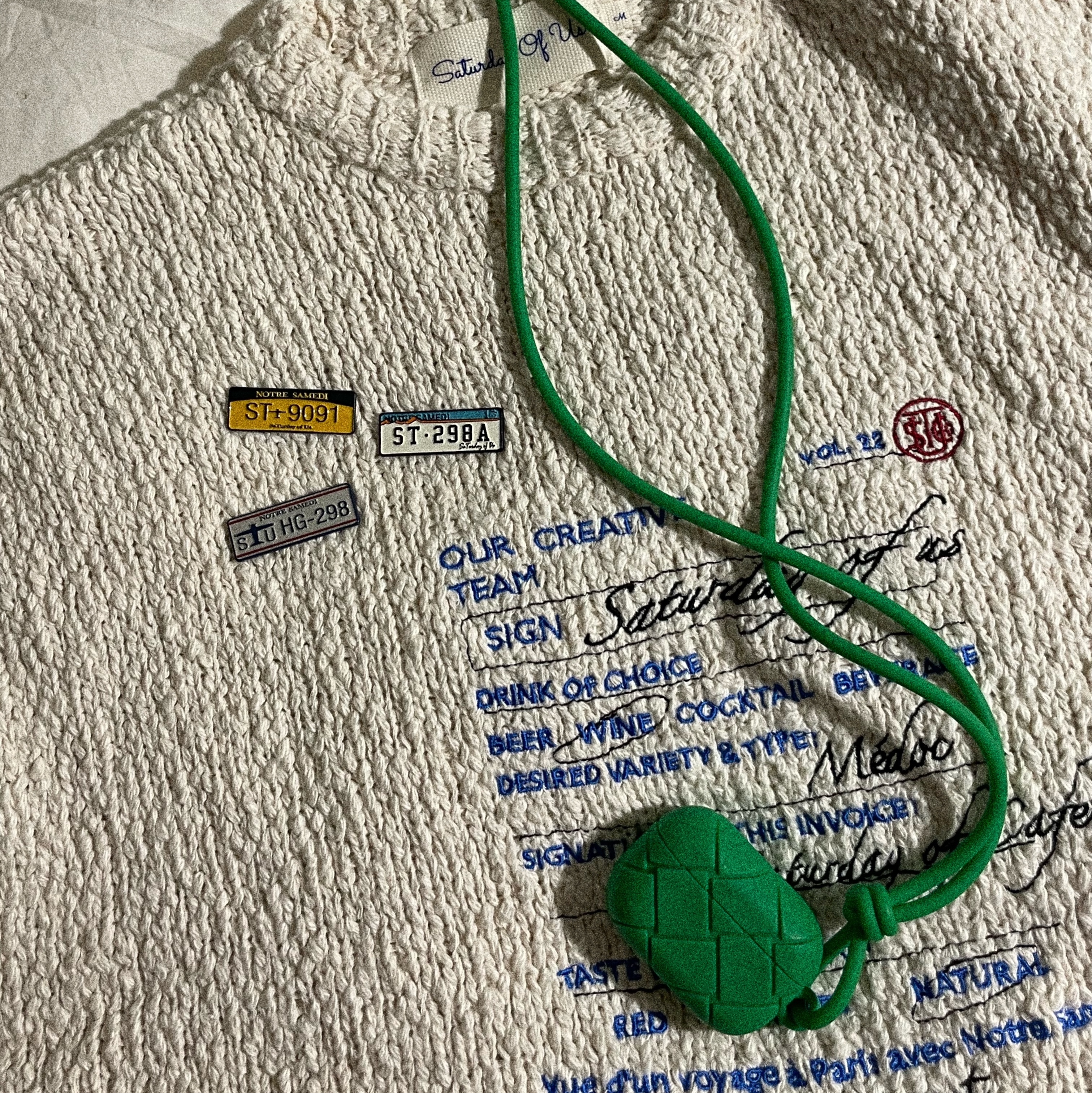 [KREAM 단독] STU Recipt Embroidered Knit Cream, Bottega Veneta AirPods Case Parakeet 착용 스타일 - 5
