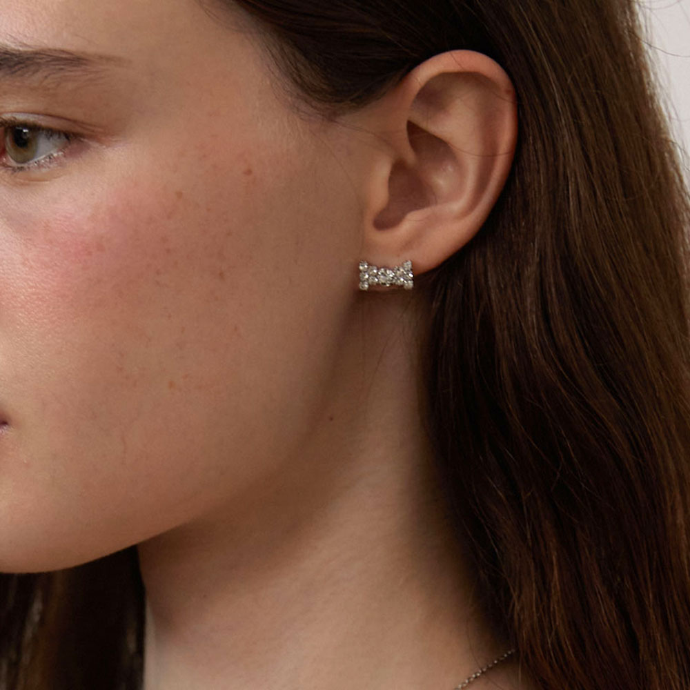 러브미몬스터 미니멀 큐빅 리본 귀걸이 화이트(lovememonster Minimal Cubic Ribbon Earrings White) - 2