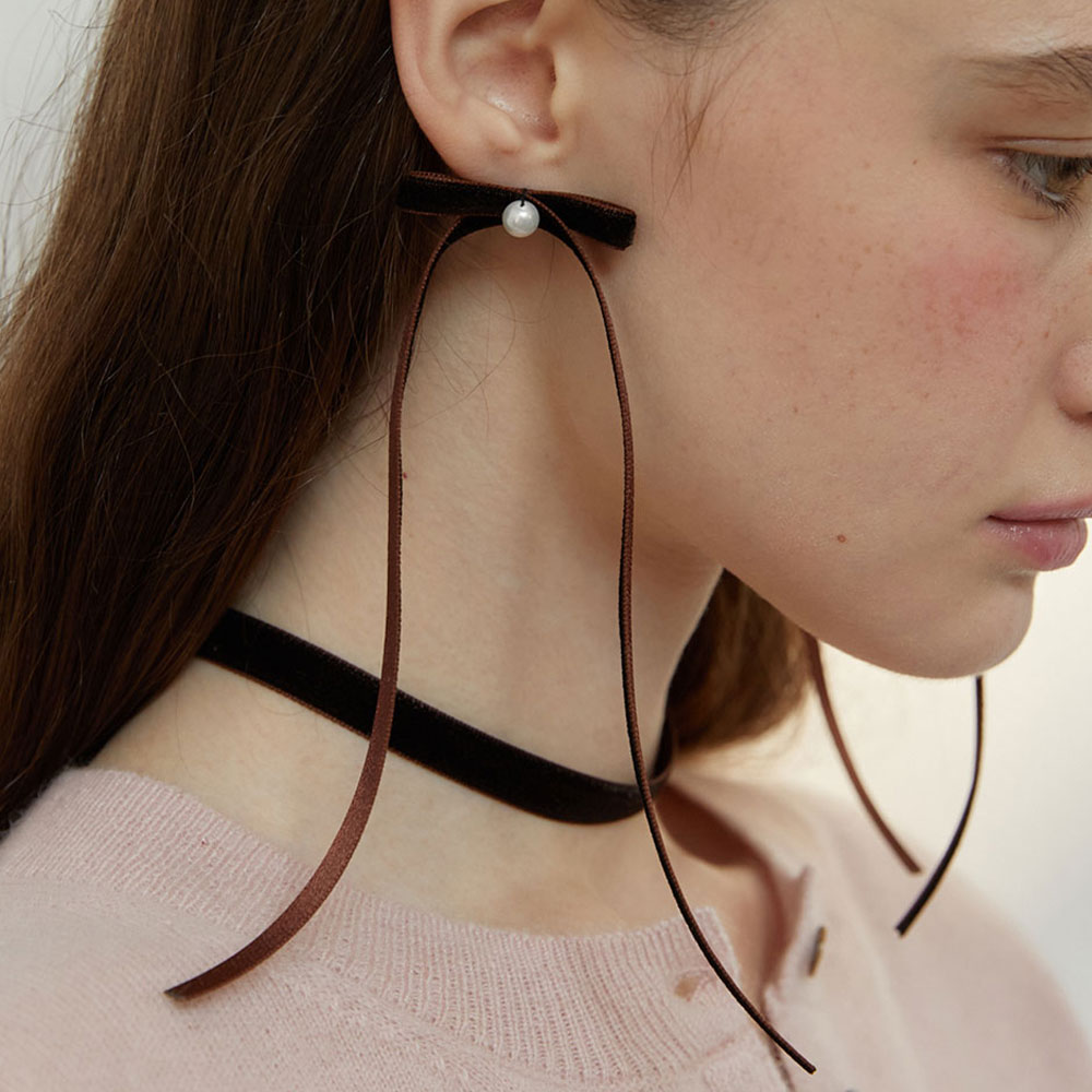 러브미몬스터 브라운 벨벳 리본 귀걸이 브라운(lovememonster Brown Velvet Ribbon Earrings Brown) - 3