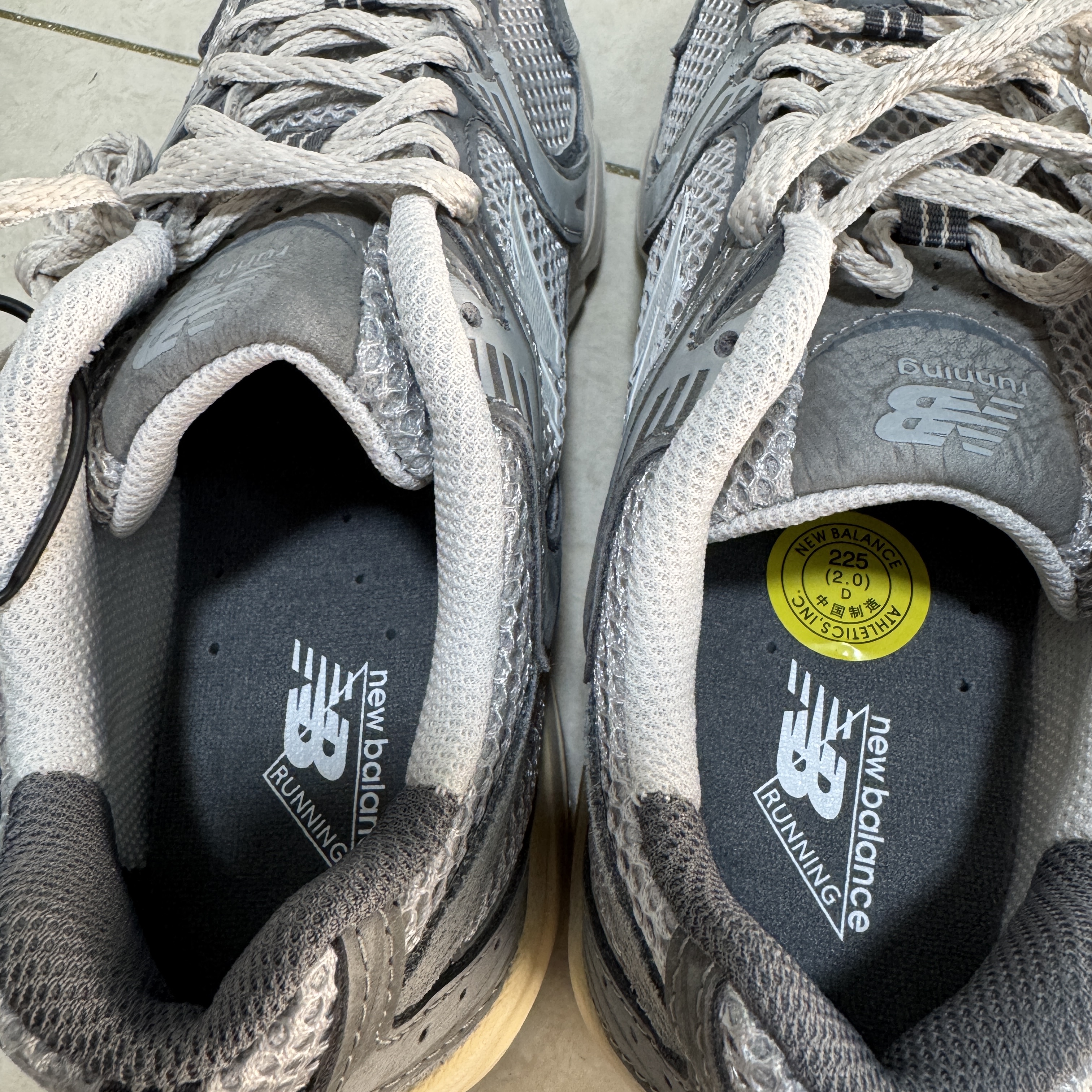 New Balance 530 Premium Vintage Grey Matter 착용 스타일