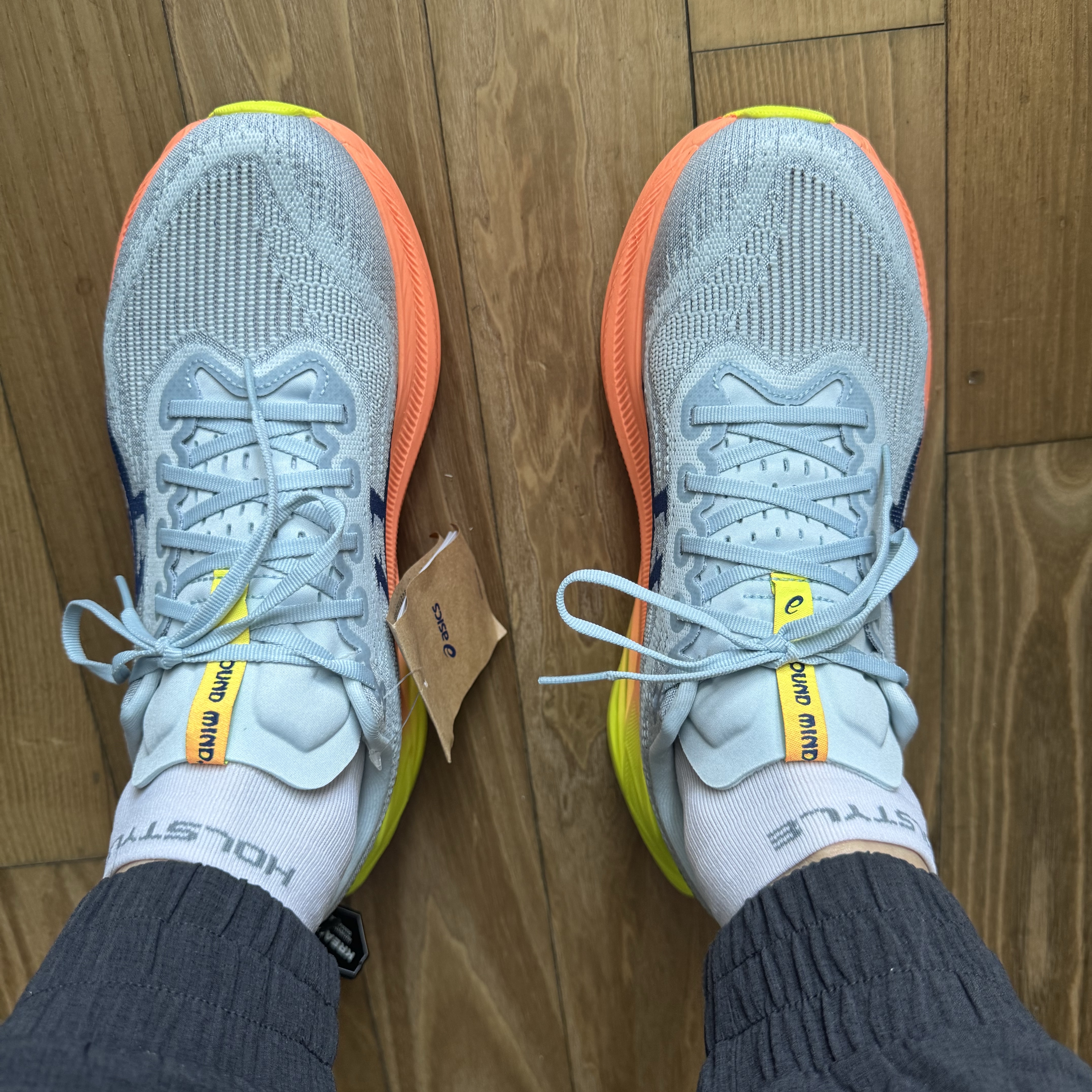 Asics Superblast 2 Paris Cool Grey Safety Yellow 착용 스타일