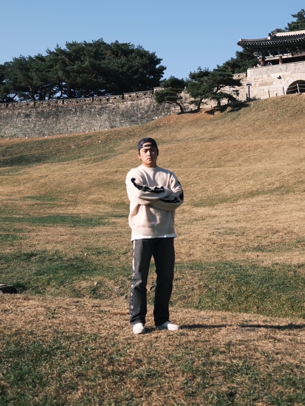 Kapital 5G Wool Bone Crewneck Sweater Kinari, Vans Vault OG Classic Slip-On LX Classic White 착용 스타일
