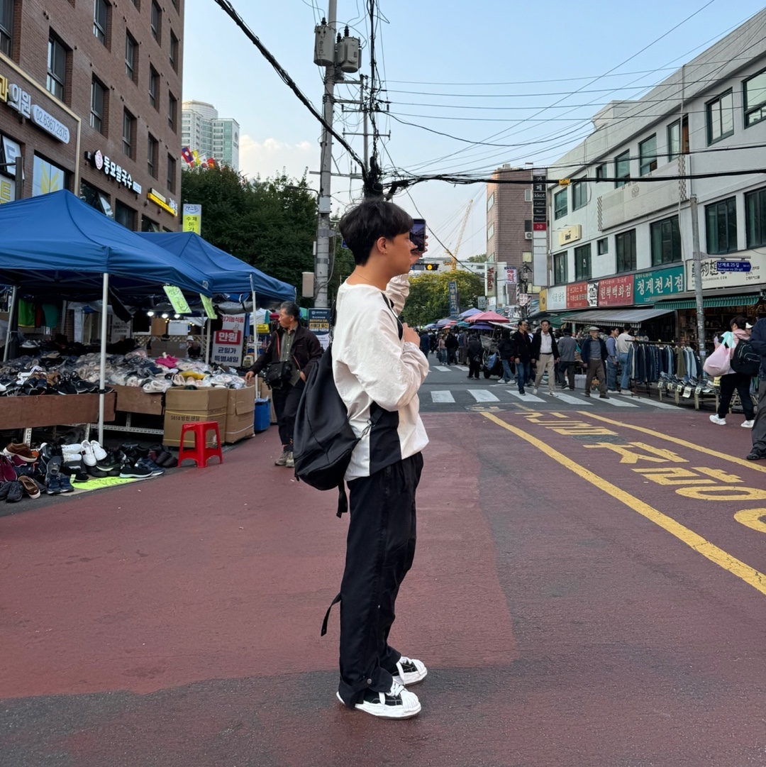Maison Mihara Yasuhiro Blakey OG Sole Canvas Low-top Sneakers Black White 착용 스타일 - 4