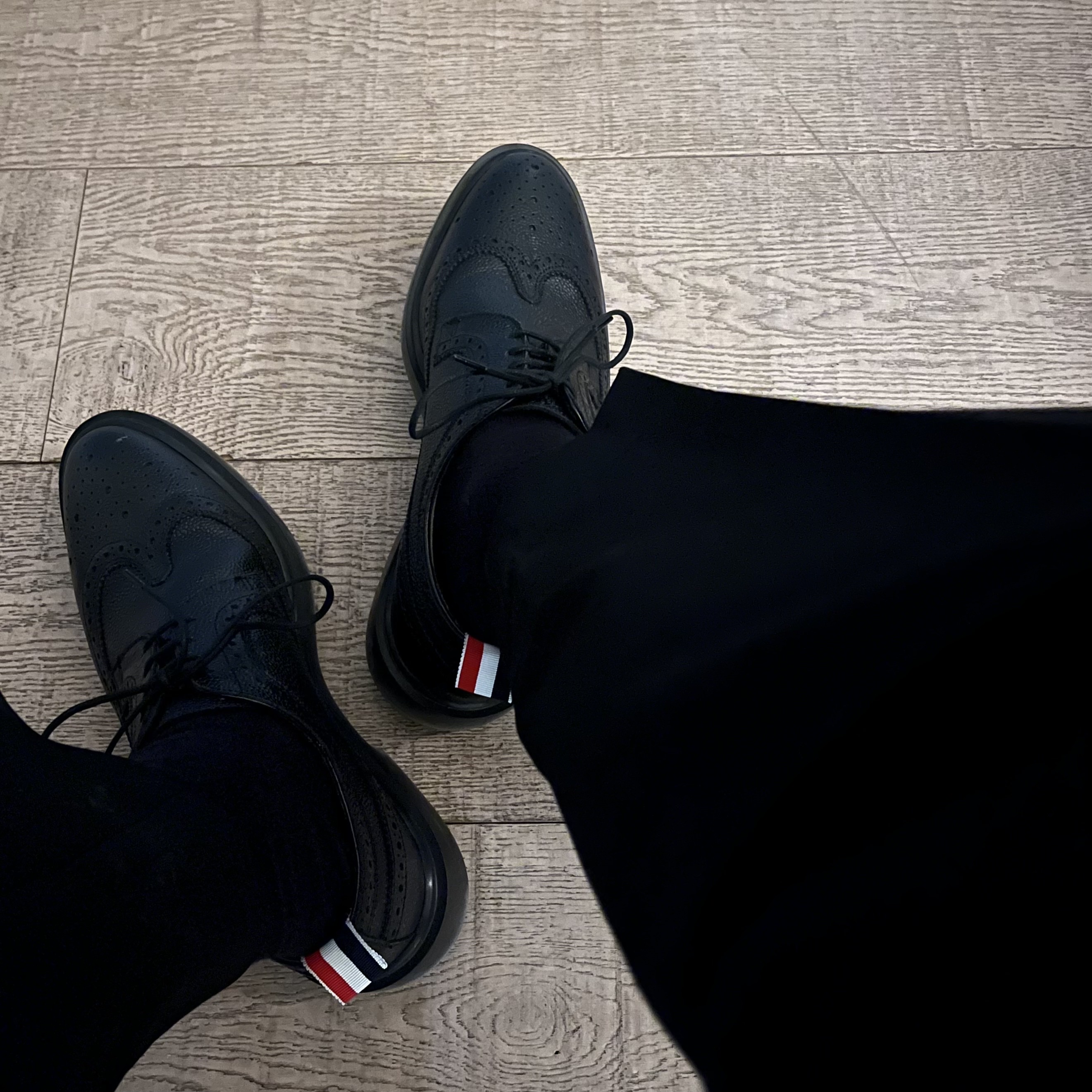 Thom Browne Classic Longwing Brogue Shoes Black 착용 스타일