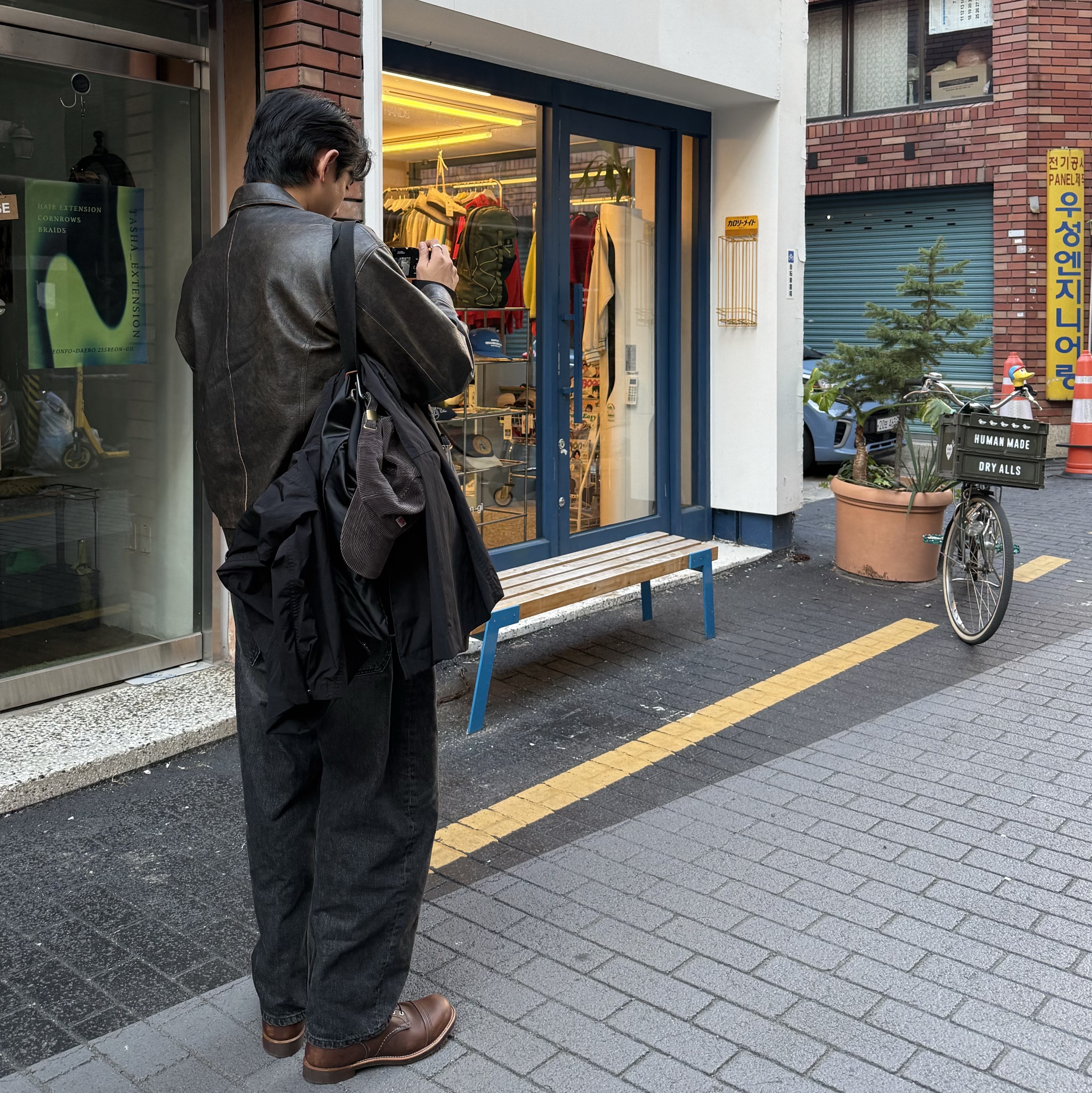 Red Wing Iron Ranger 8111 Amber Harness - D, Leica D-Lux 8 Black (Korean Ver.) 착용 스타일 - 1