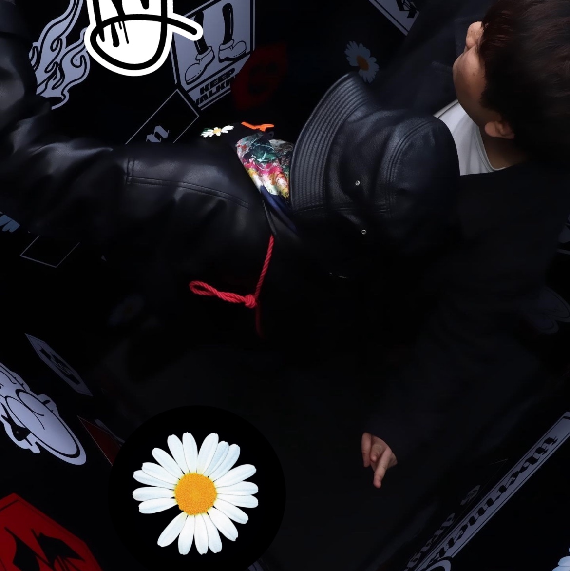 Peaceminusone PMO Scarf #1 Multi, Peaceminusone Bandana Pouch #1 Red 착용 스타일 - 2