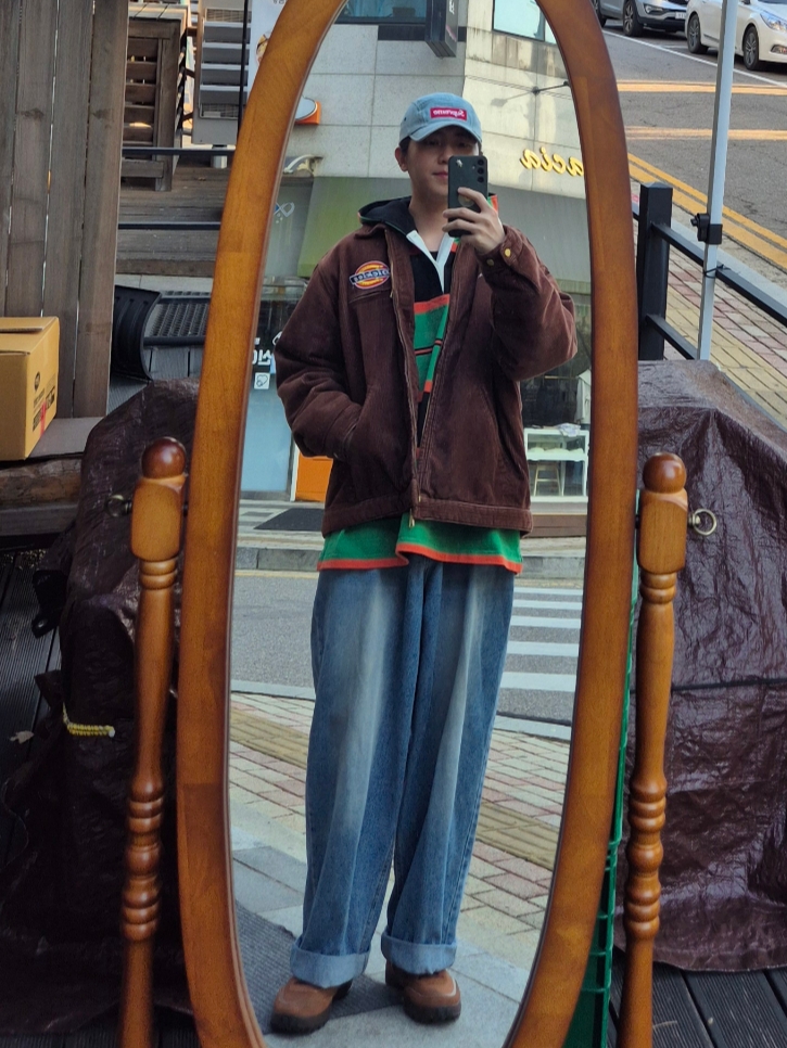 Supreme Coated Denim Camp Cap White - 24SS, Supreme x Dickies Corduroy Work Jacket Brown - 22FW 착용 스타일