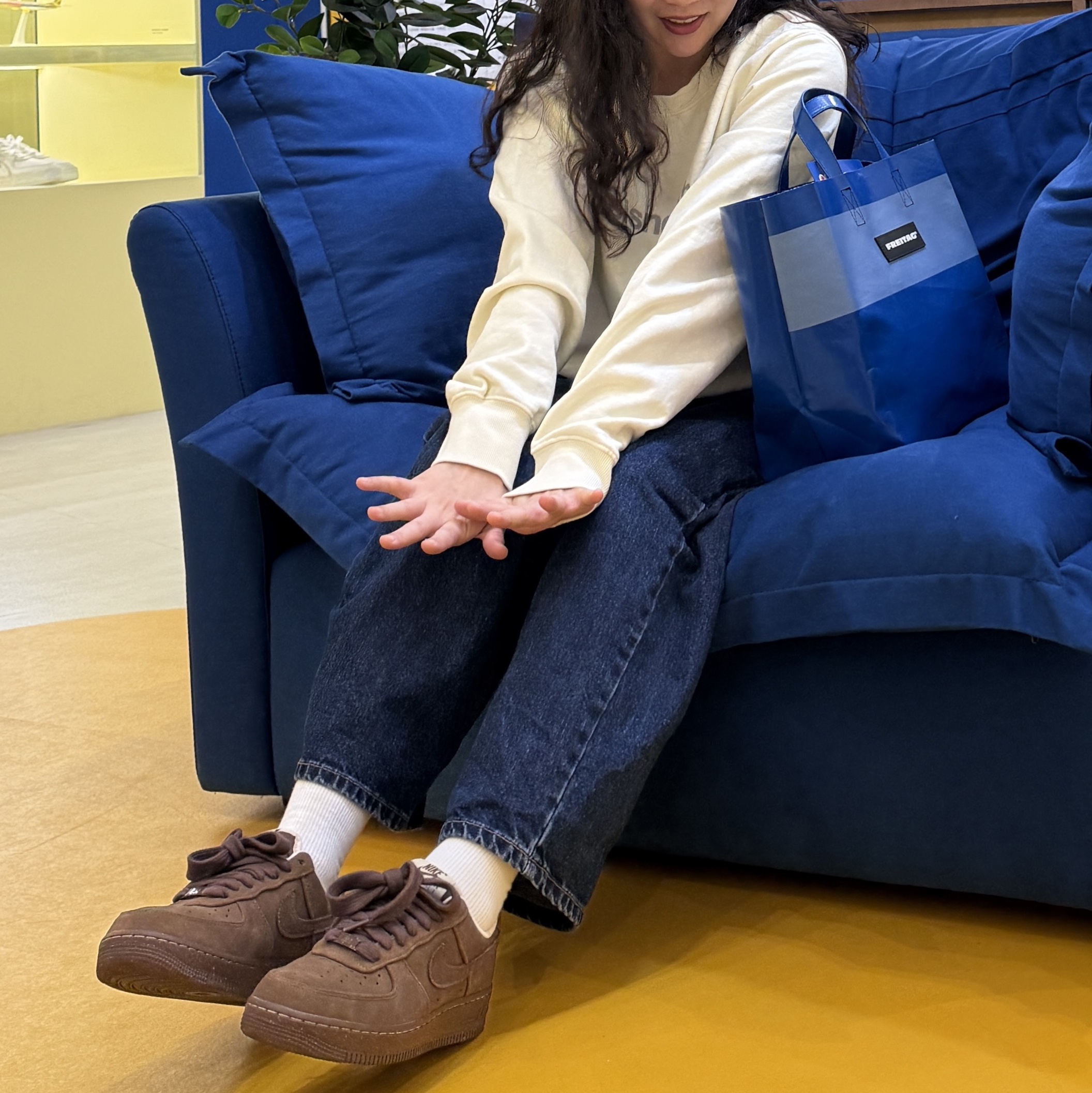 (W) Nike Air Force 1 '07 Cacao Wow, Thisisneverthat T-Logo LT Crewneck Ivory 착용 스타일