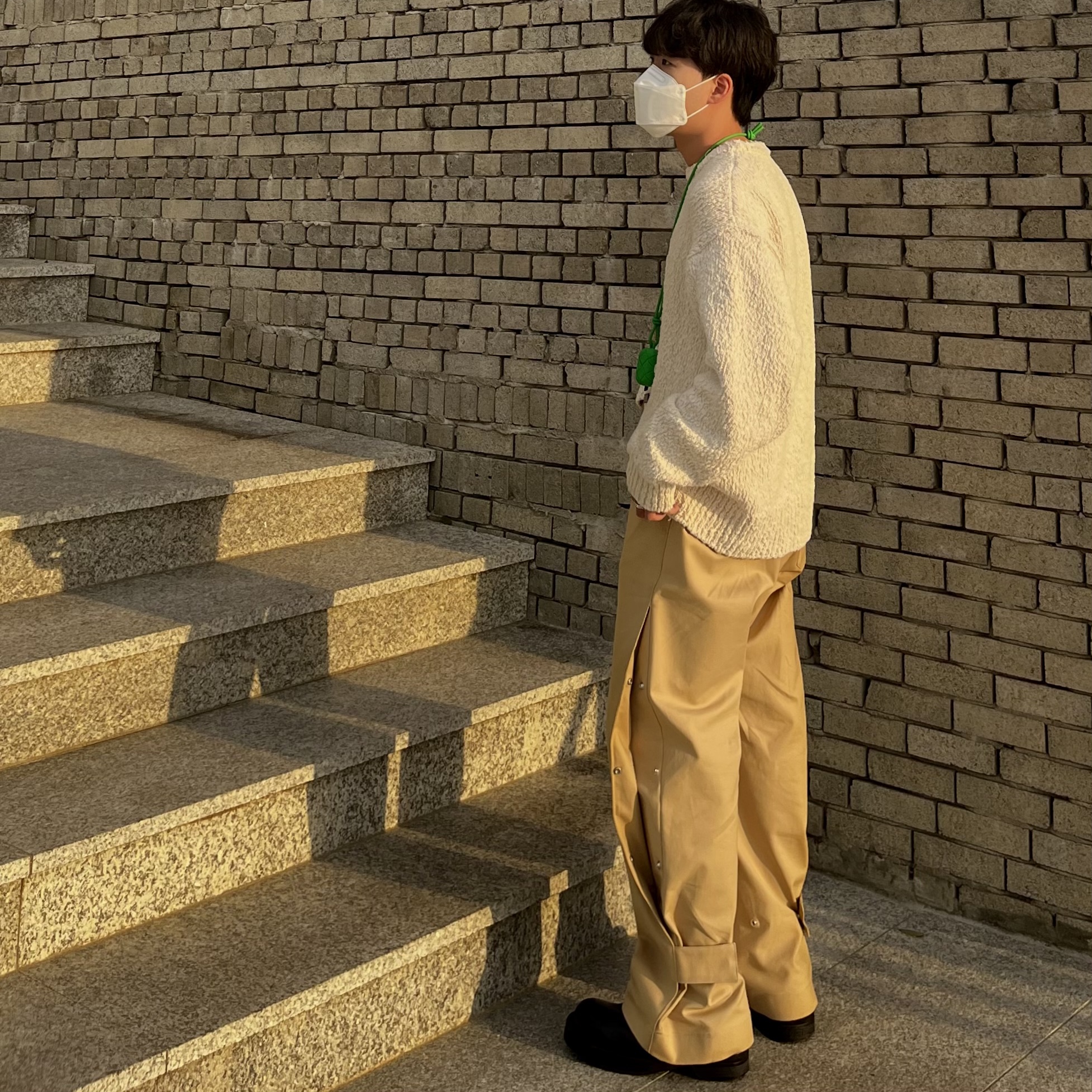[KREAM 단독] STU Recipt Embroidered Knit Cream, Bottega Veneta AirPods Case Parakeet 착용 스타일 - 4