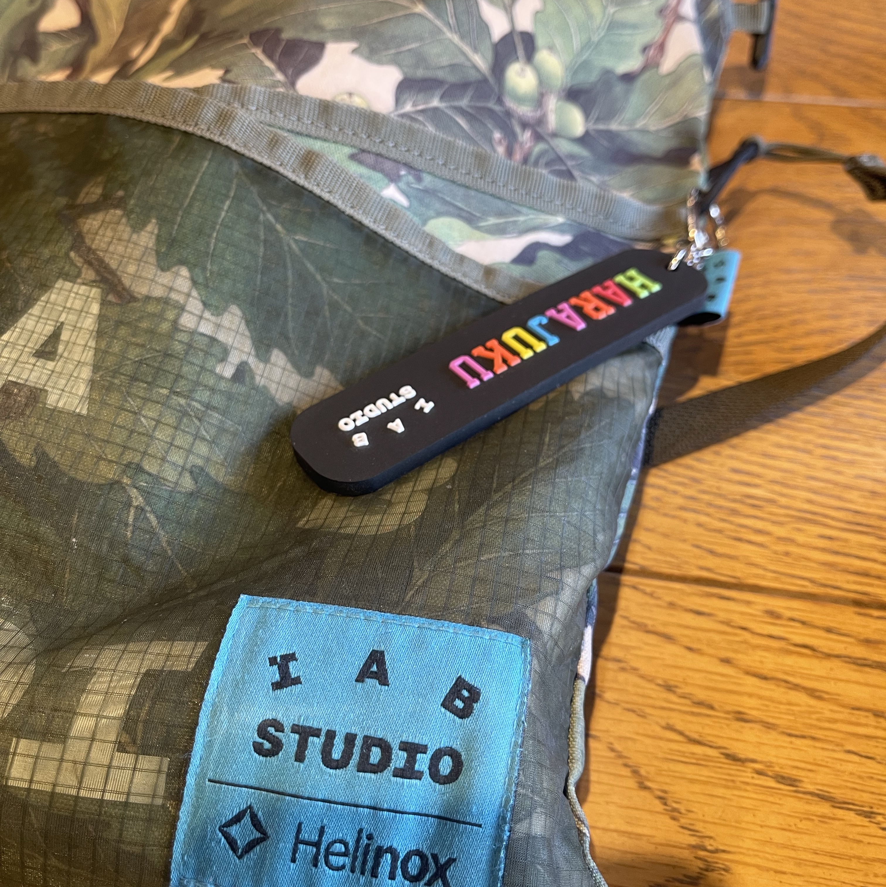IAB Studio Harajuku Keychain - Harajuku Exclusive, Helinox x IAB Studio Sacoche Standard #1 Bukhansan 착용 스타일