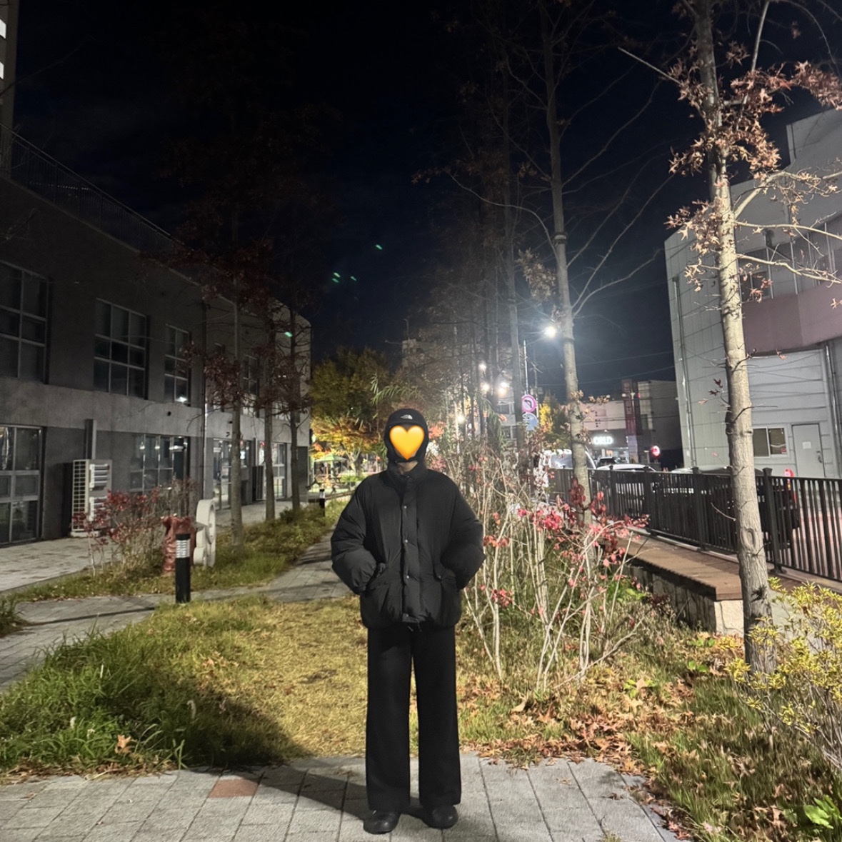 (W) The North Face Thermoball Traction Mule V Black, The North Face Fleece Earmuff Cap EX Black 착용 스타일 - 1