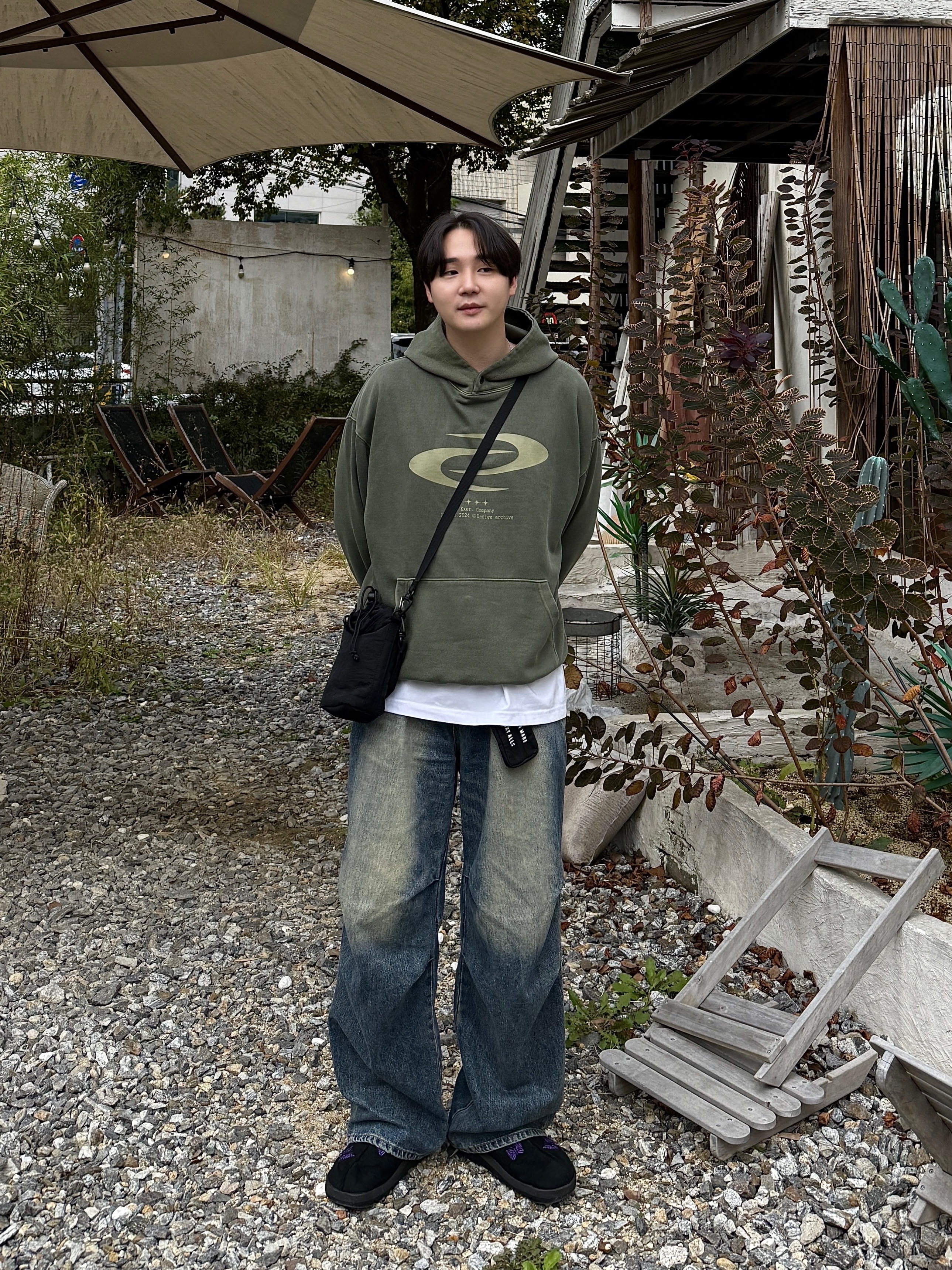 Human Made Military Card Case Black, Reebok x Needles Beatnik Moc Core Black Extreme Purple 착용 스타일 - 1